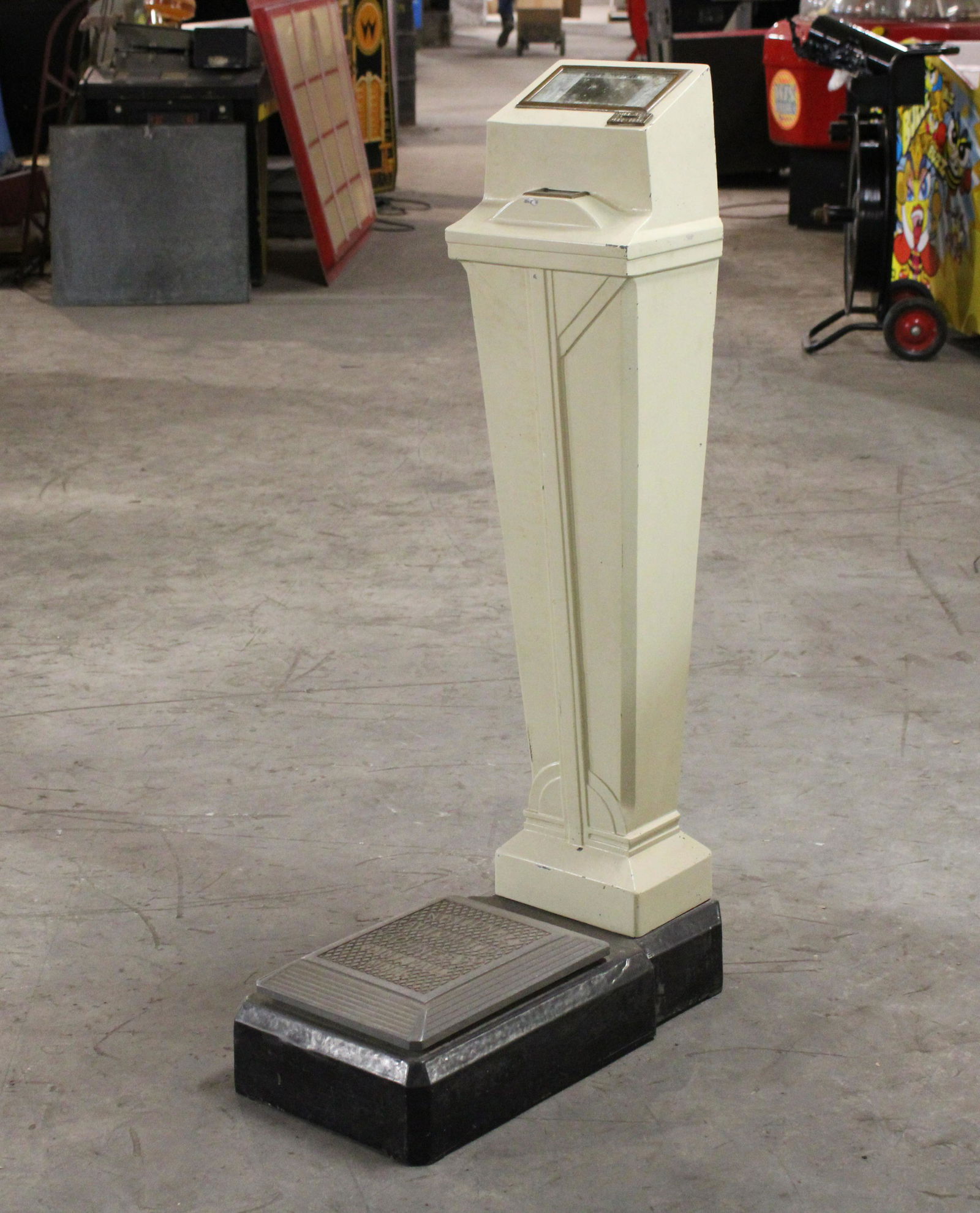 Art Deco National Automatic Penny Scale, 1930s (1 of 3)