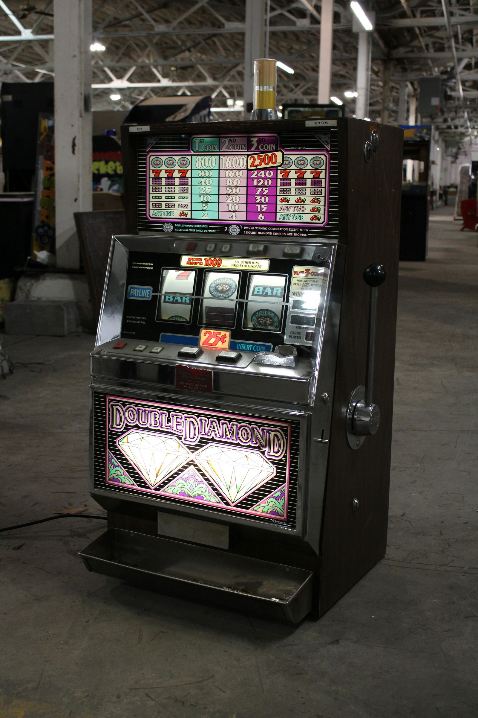 IGT Double Diamond Slot Machine (1 of 2)