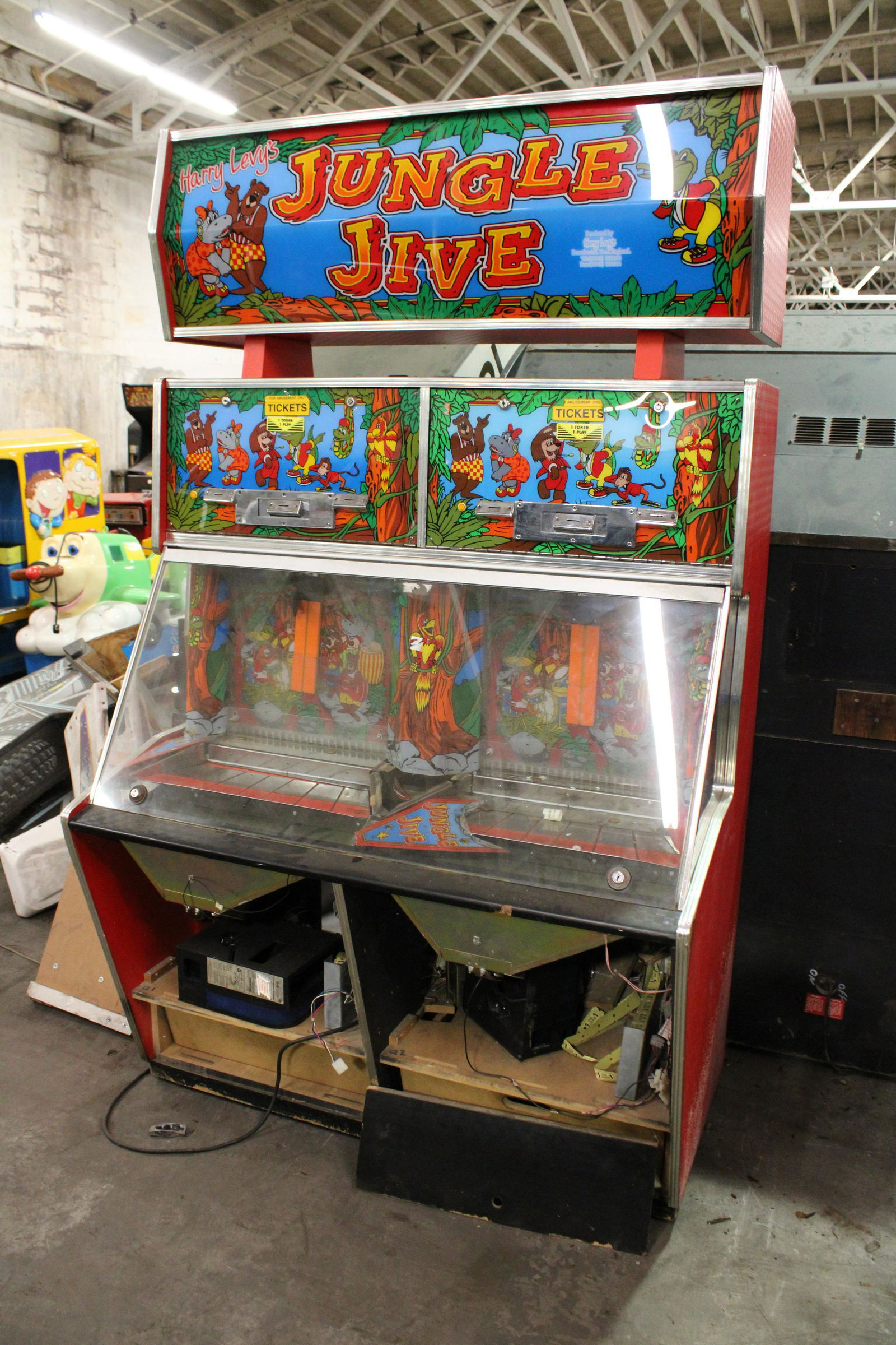 Jungle Jive Quarter Pusher Arcade (1 of 2)