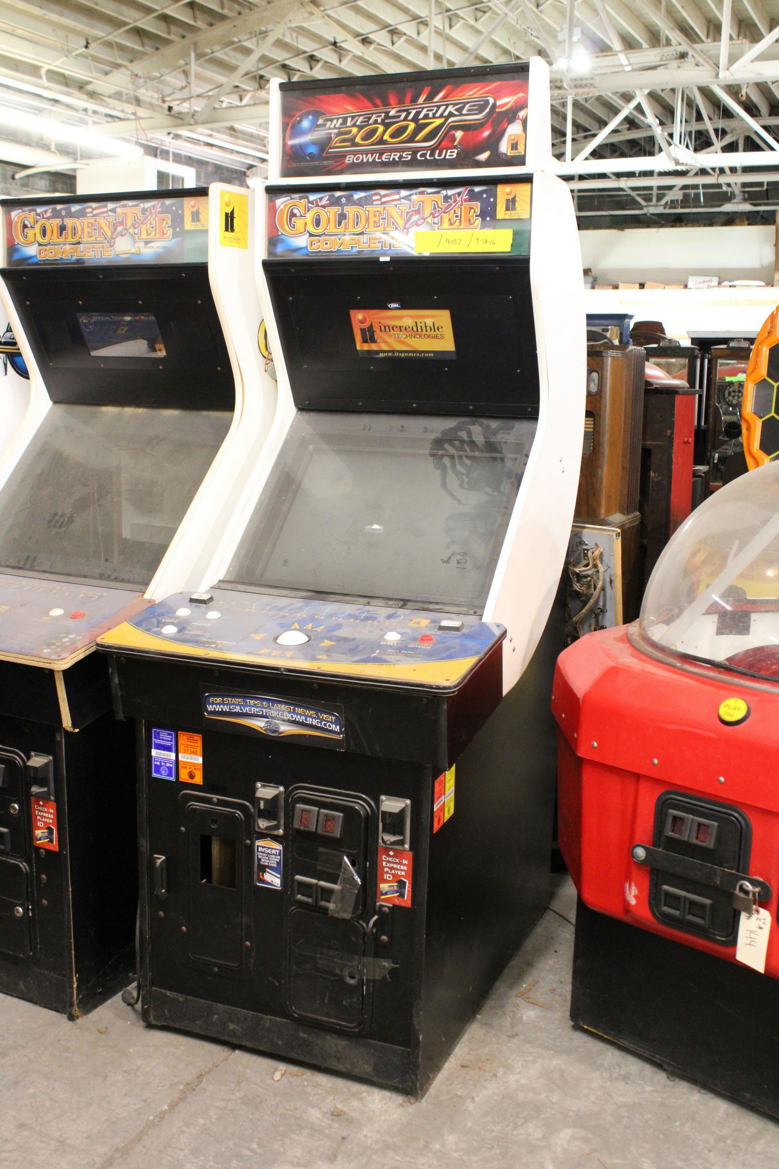 IT Golden Tee Complete Golf and Silver Strike Bowling Arcade Game (1 of 3)