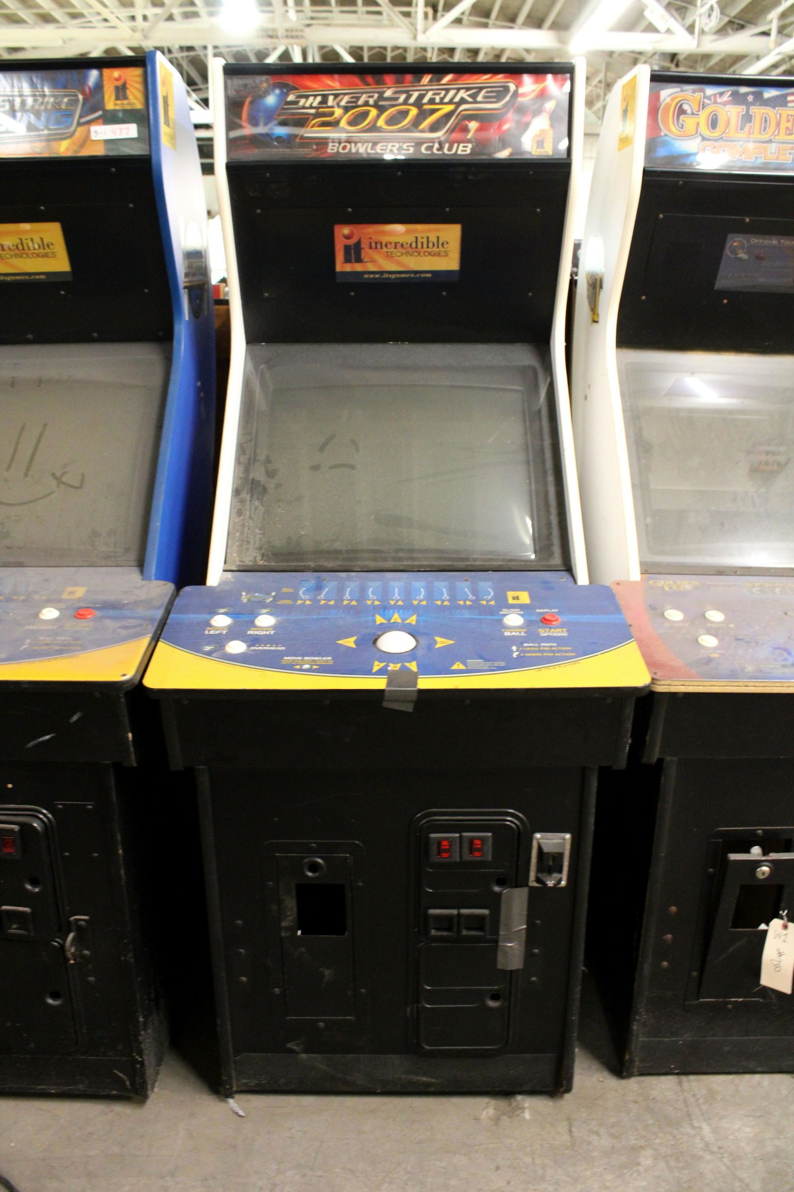 IT Silver Strike 2007 Bowlers Club Arcade Game (1 of 3)