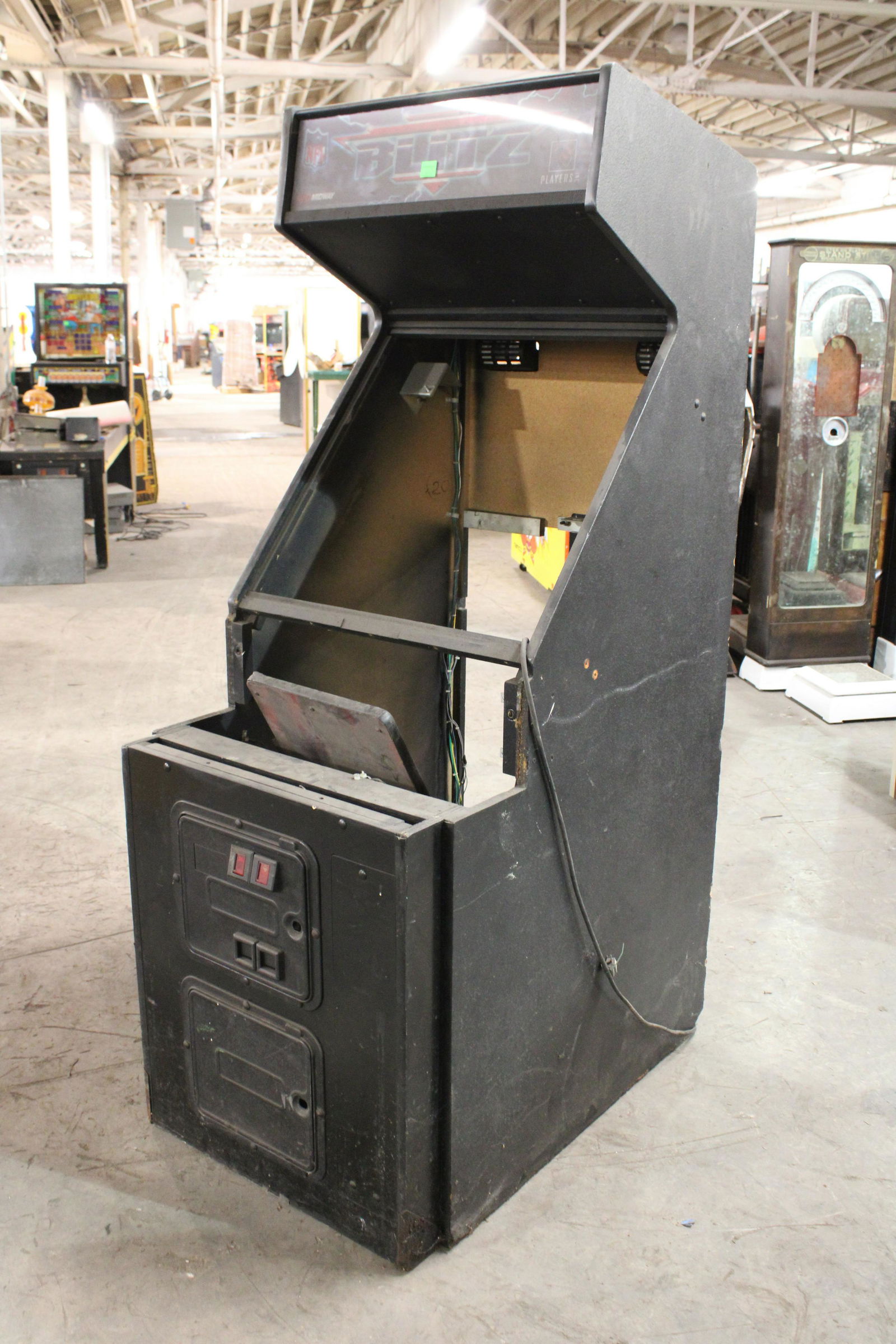 Midway Blitz Cabinet with Board (1 of 3)
