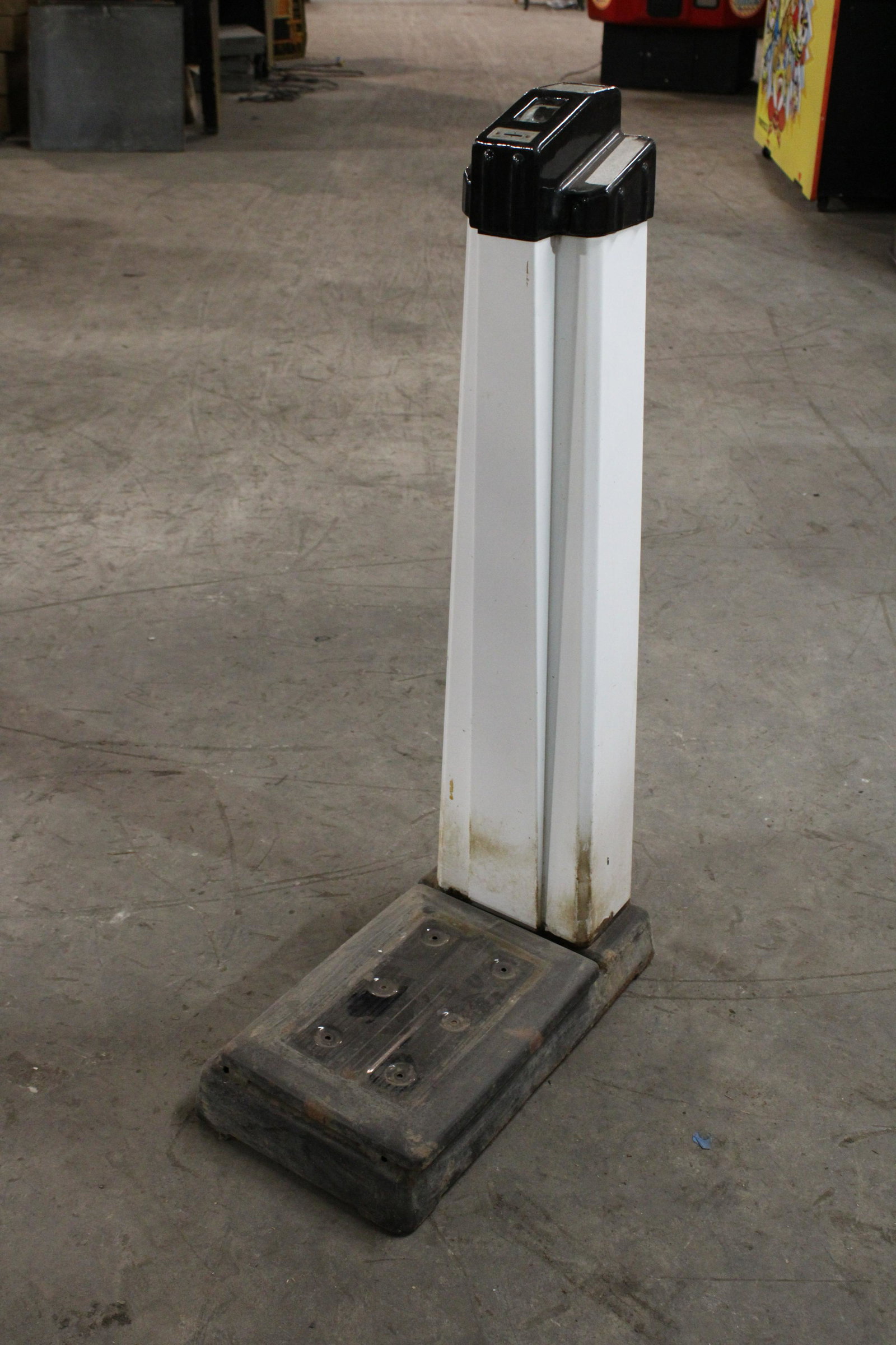 Hamilton Porcelain Penny Scale, 1930s: Hamilton Porcelain Penny Scale, 1930s. Untested.