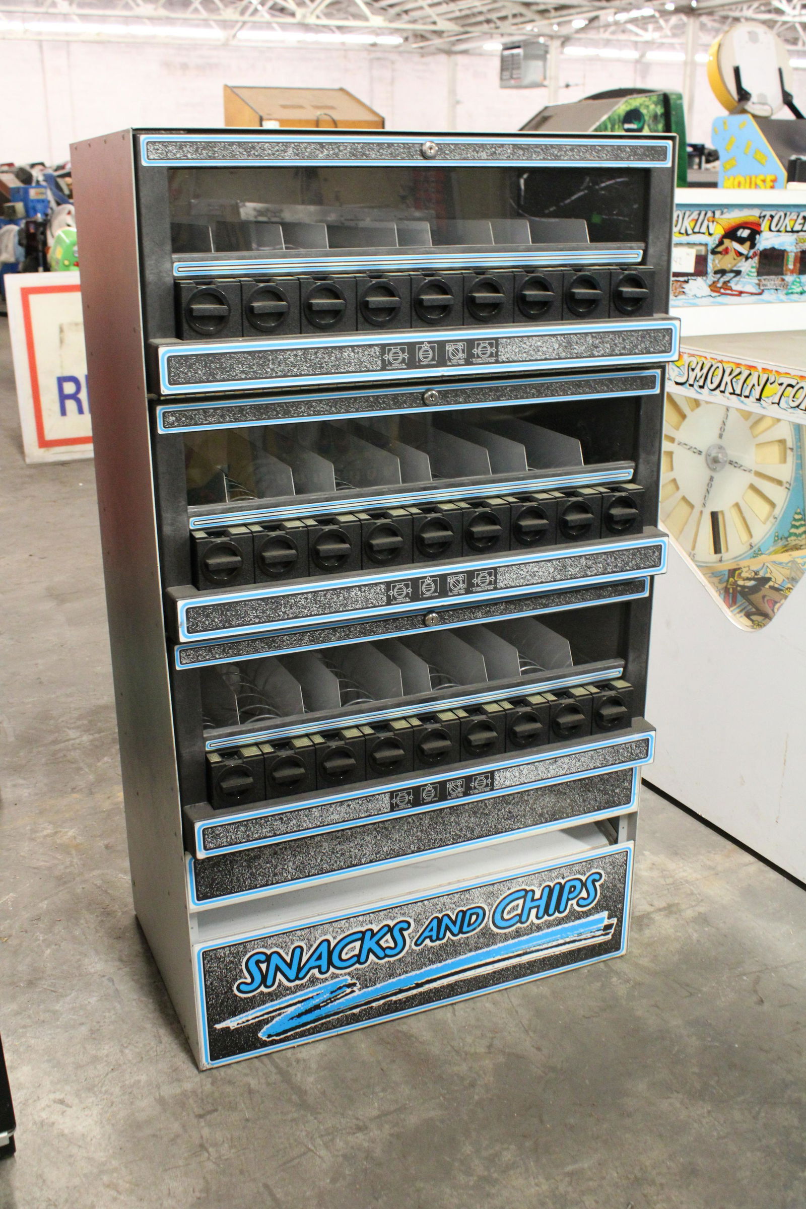 Snack and Chips Vending Machine, Lot 2 (1 of 1)