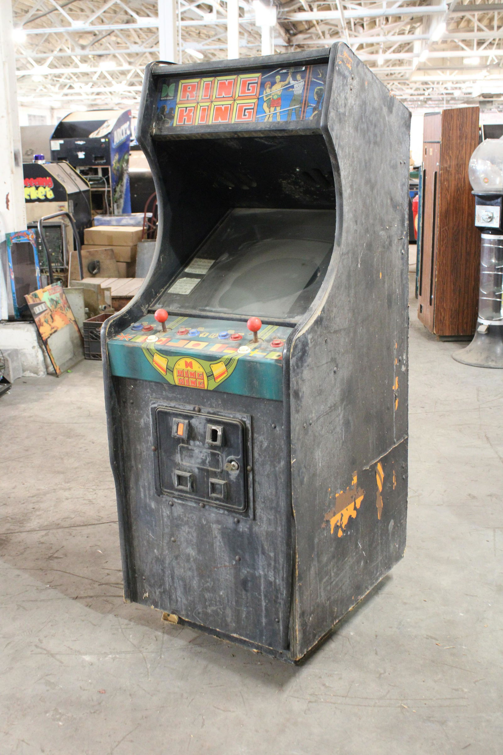 Data East Ring King Arcade Game in Taito Cabinet (1 of 3)