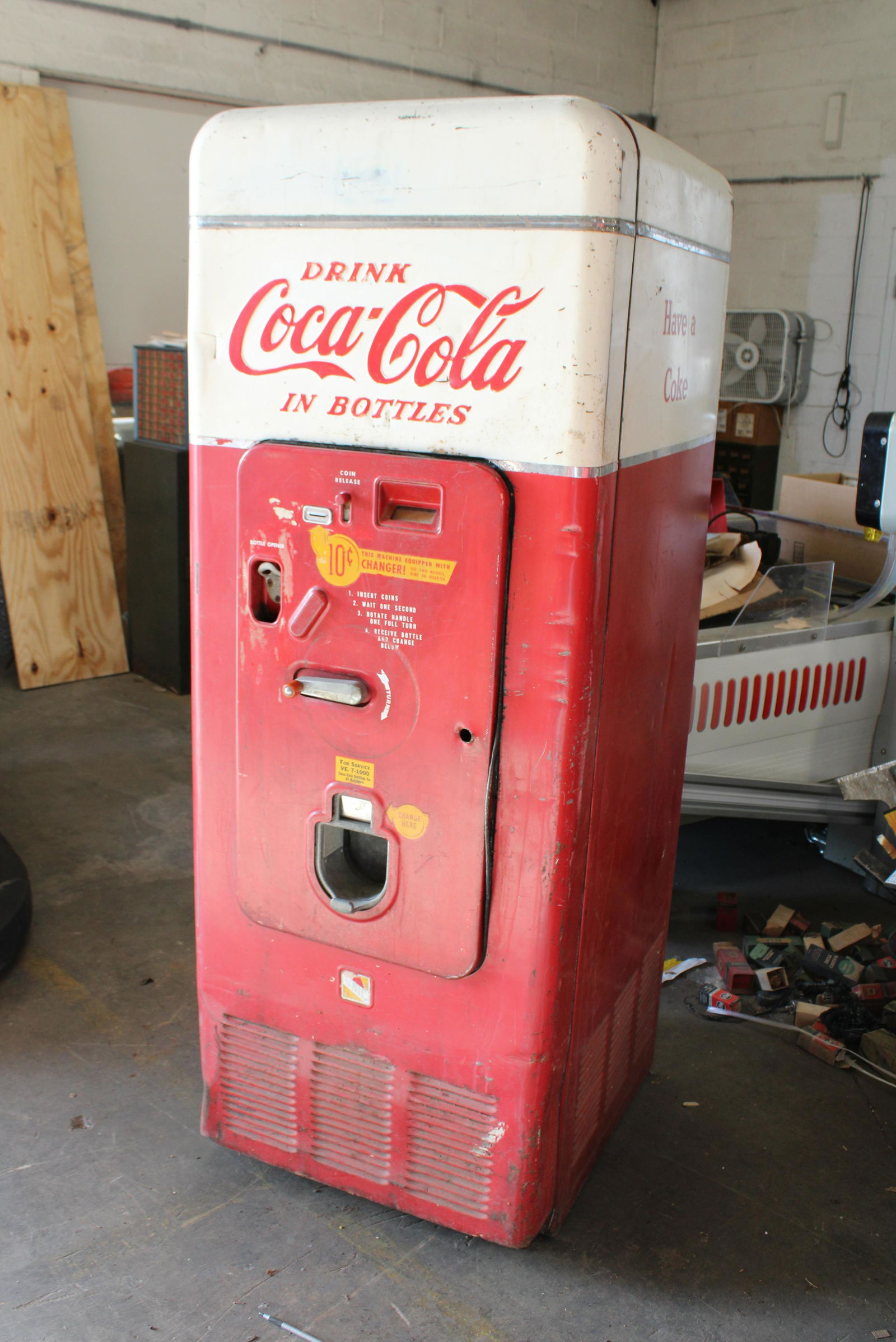 1940s Coca Cola Vending Machine (1 of 4)