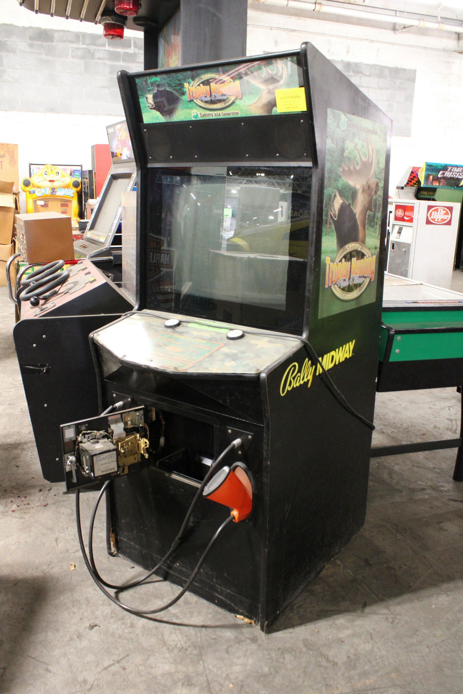 Sammy Trophy Hunting Arcade in Bally Sente Cabinet (1 of 1)
