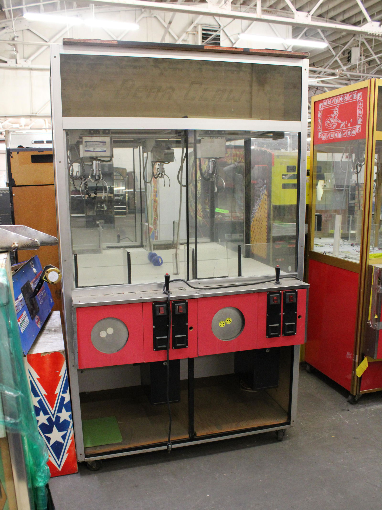 Bear Claw Arcade Crane (1 of 2)