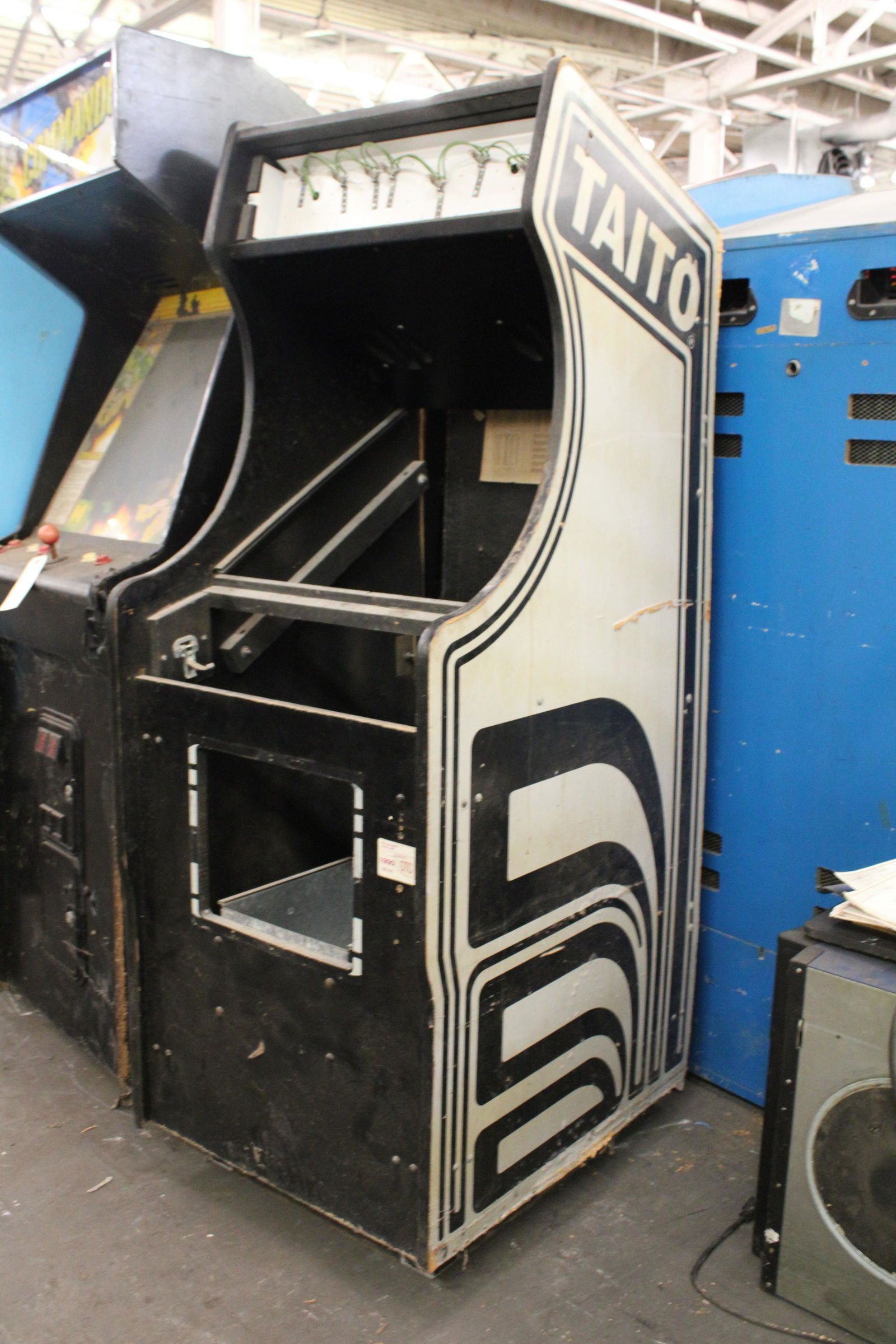 Taito Qix Arcade Cabinet (1 of 2)