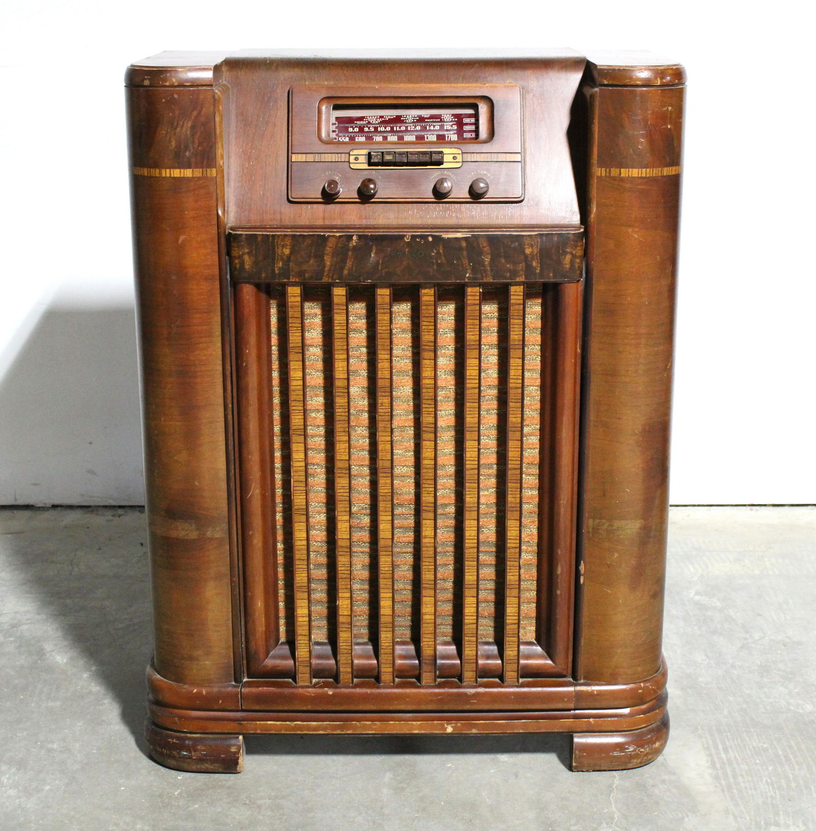 Philco Wooden Floor Radio, 1942 (1 of 3)
