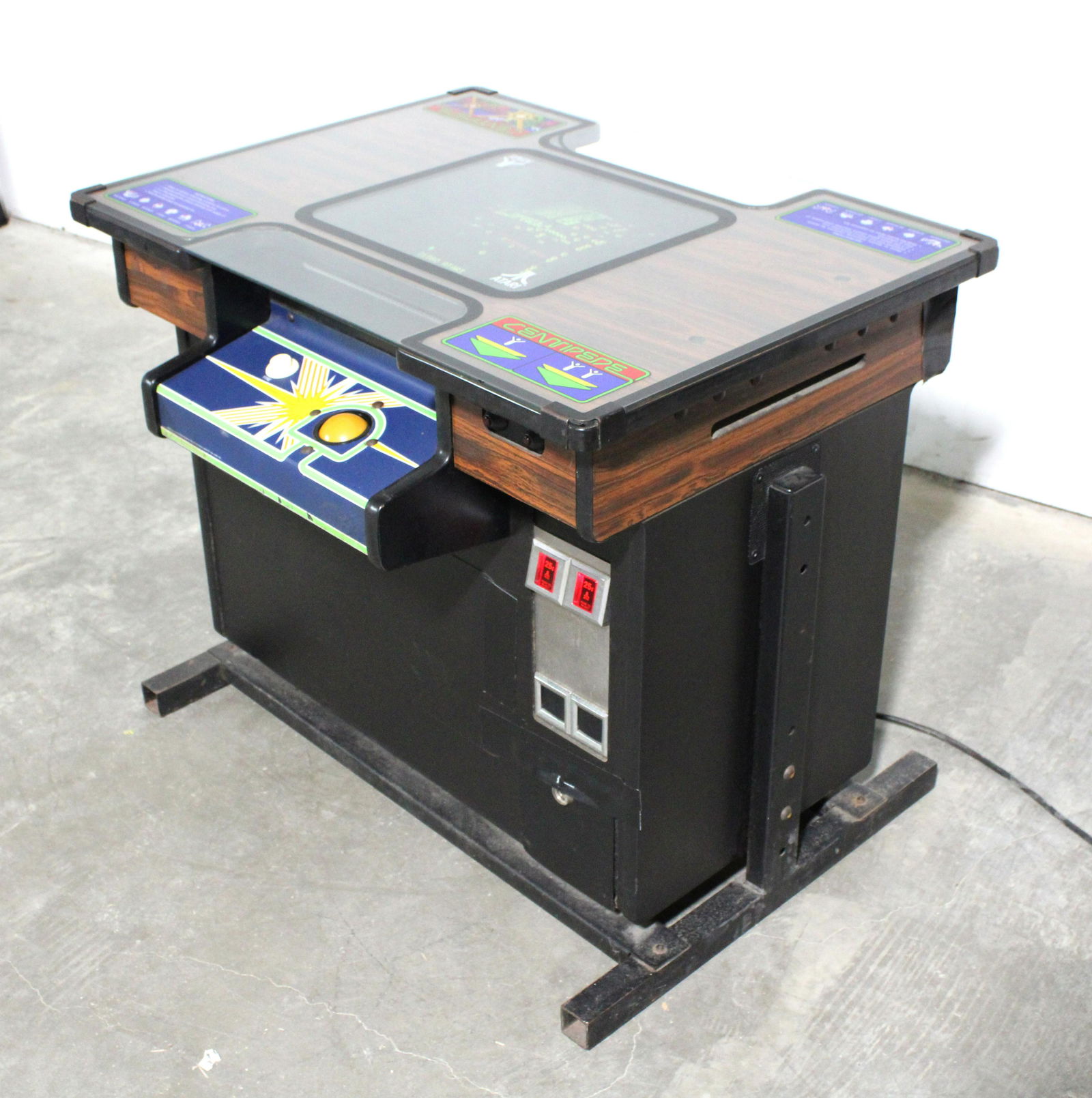 Atari Centipede Cocktail Arcade Game (1 of 3)