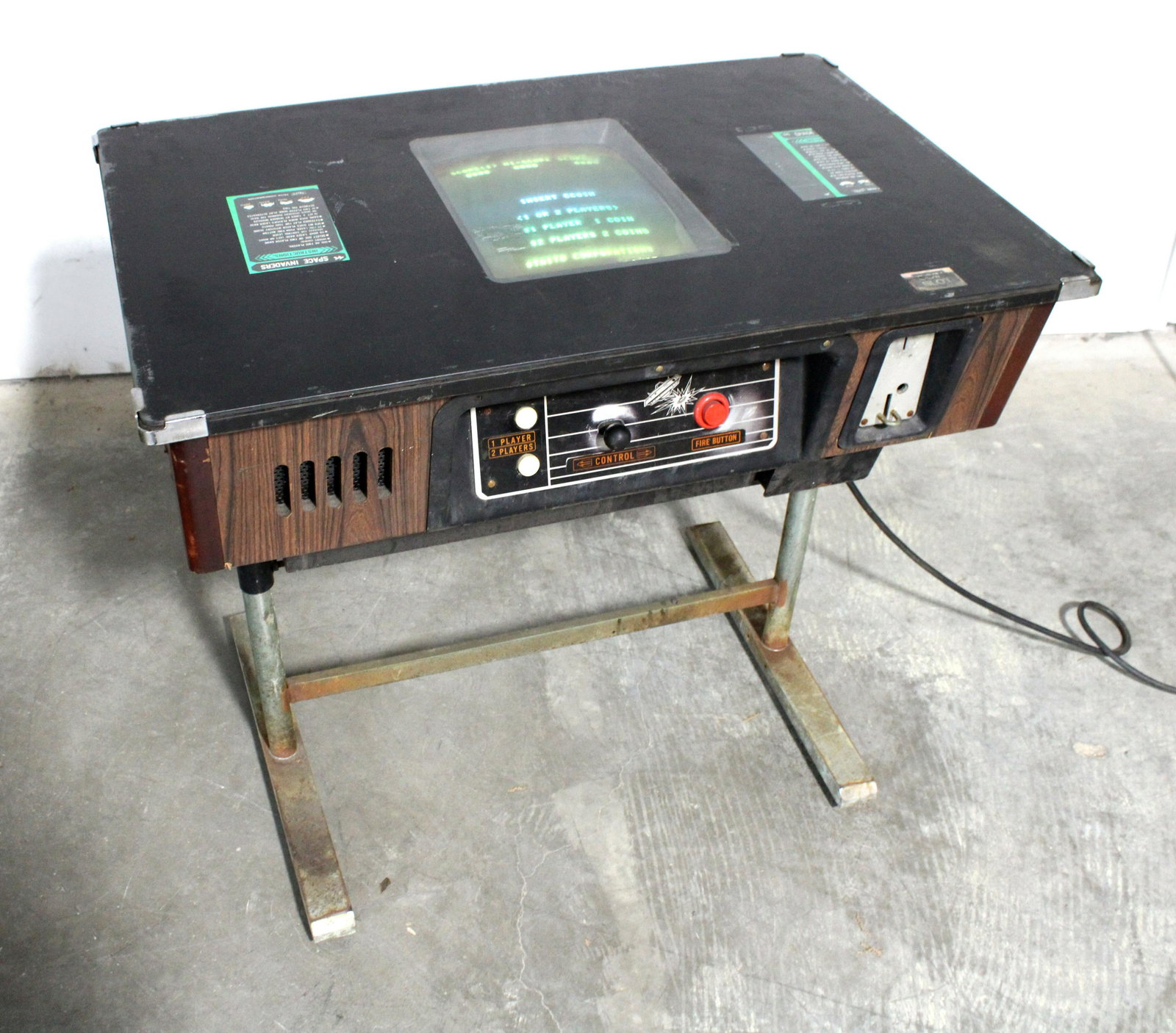 Bally Space Invaders Cocktail Arcade Game (1 of 3)