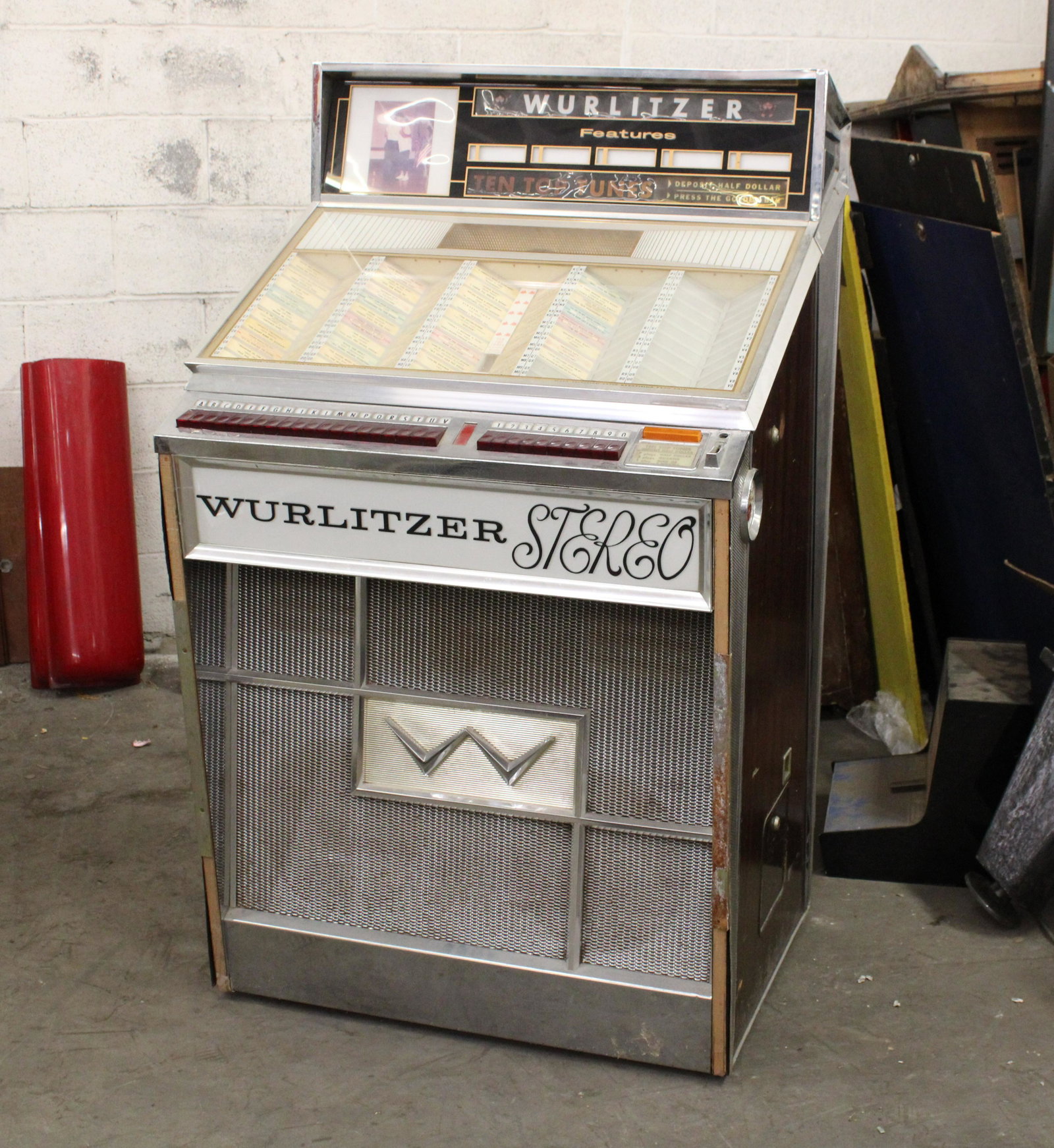Wurlitzer Jukebox, 1960s: Wurlitzer Jukebox, 1960s. As found, untested, for parts or repair.