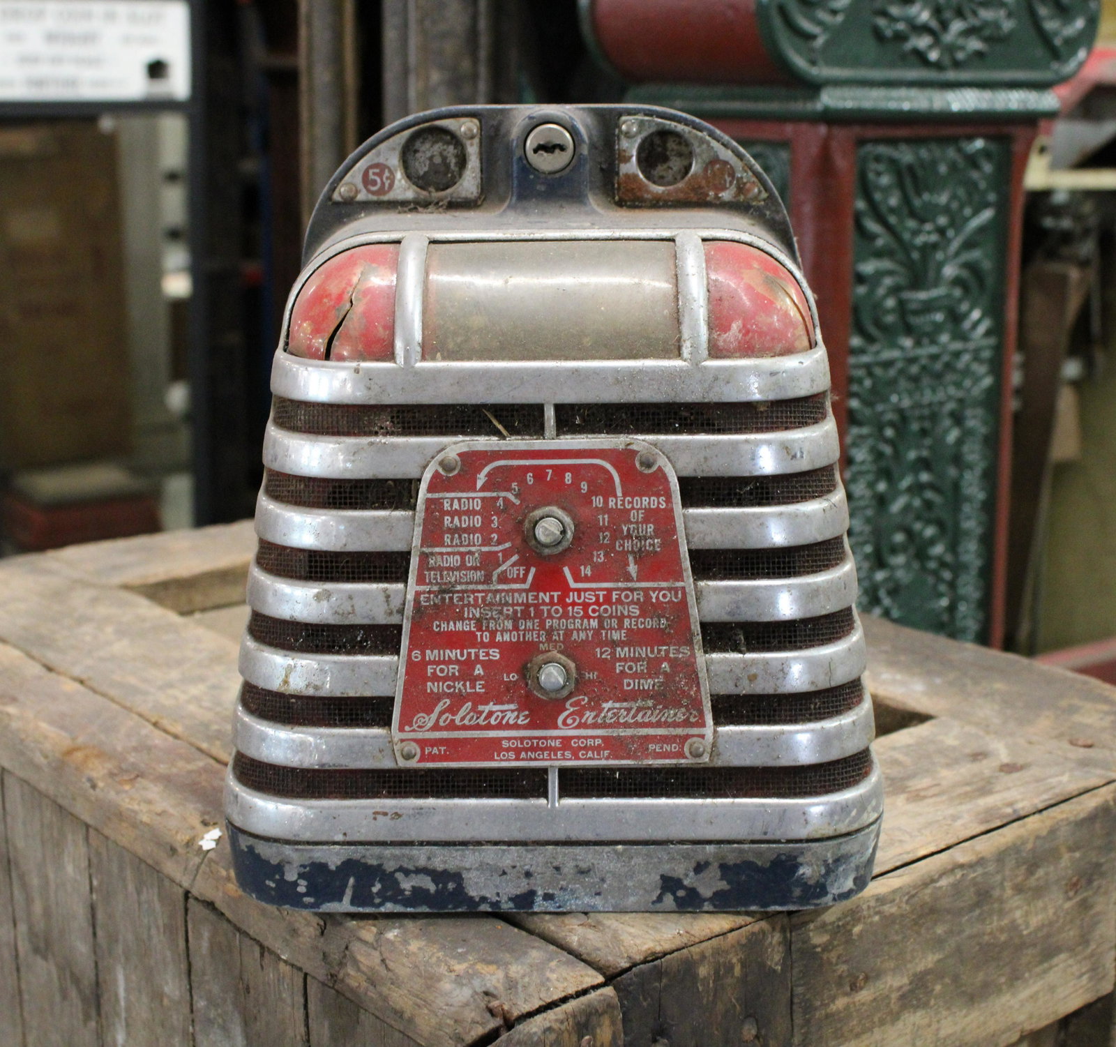 Solotone Entertainer Coin Op Jukebox Wallbox: Solotone Entertainer Coin Op Jukebox Wallbox. As found, for restoration.