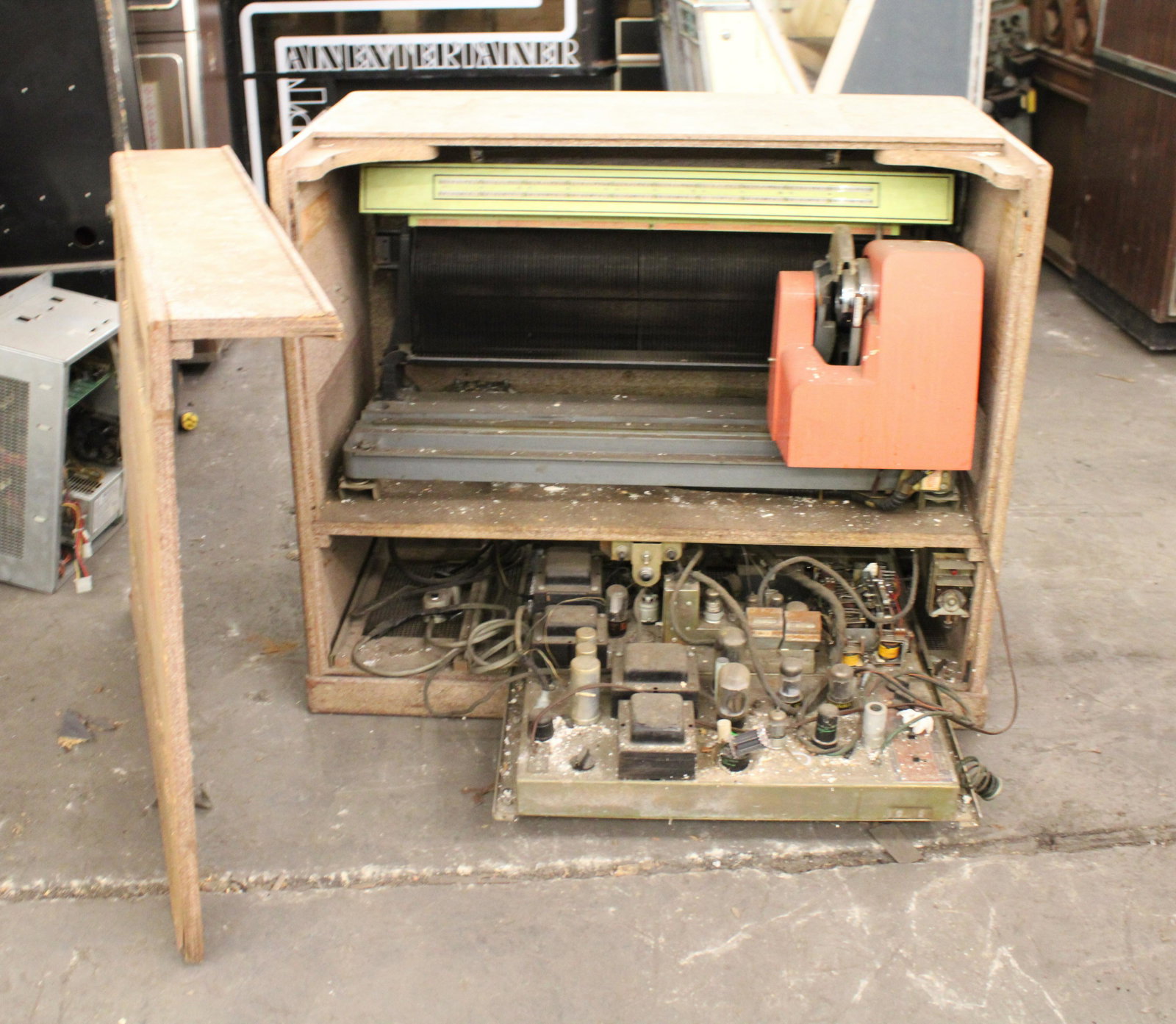 Seeburg VL Jukebox Hideaway: Seeburg VL Jukebox Hideaway. As found, untested, for parts or repair.