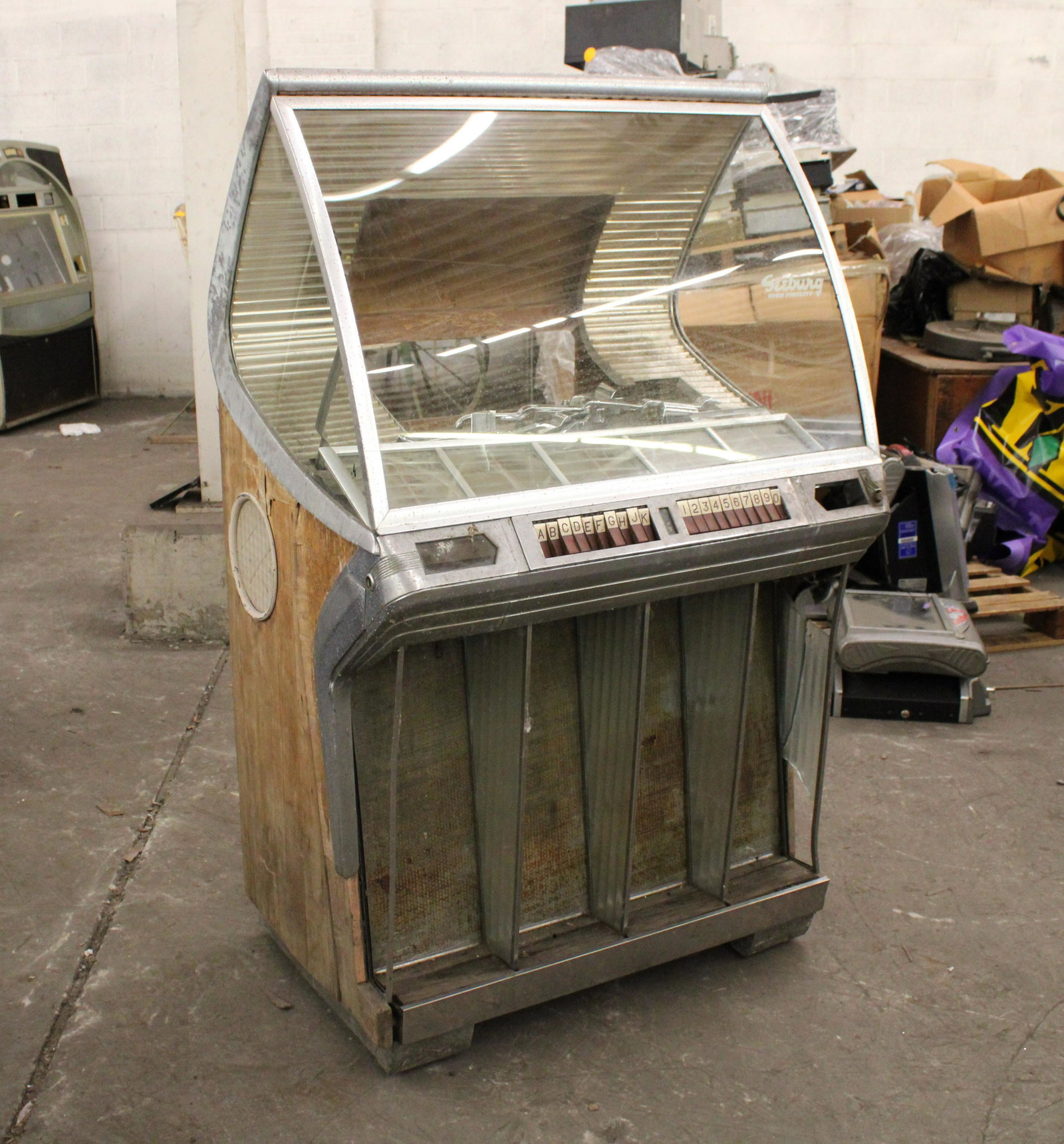 Seeburg Model R Coin Op Jukebox, 1954: Seeburg Model R Coin Op Jukebox, 1954. As found for parts.