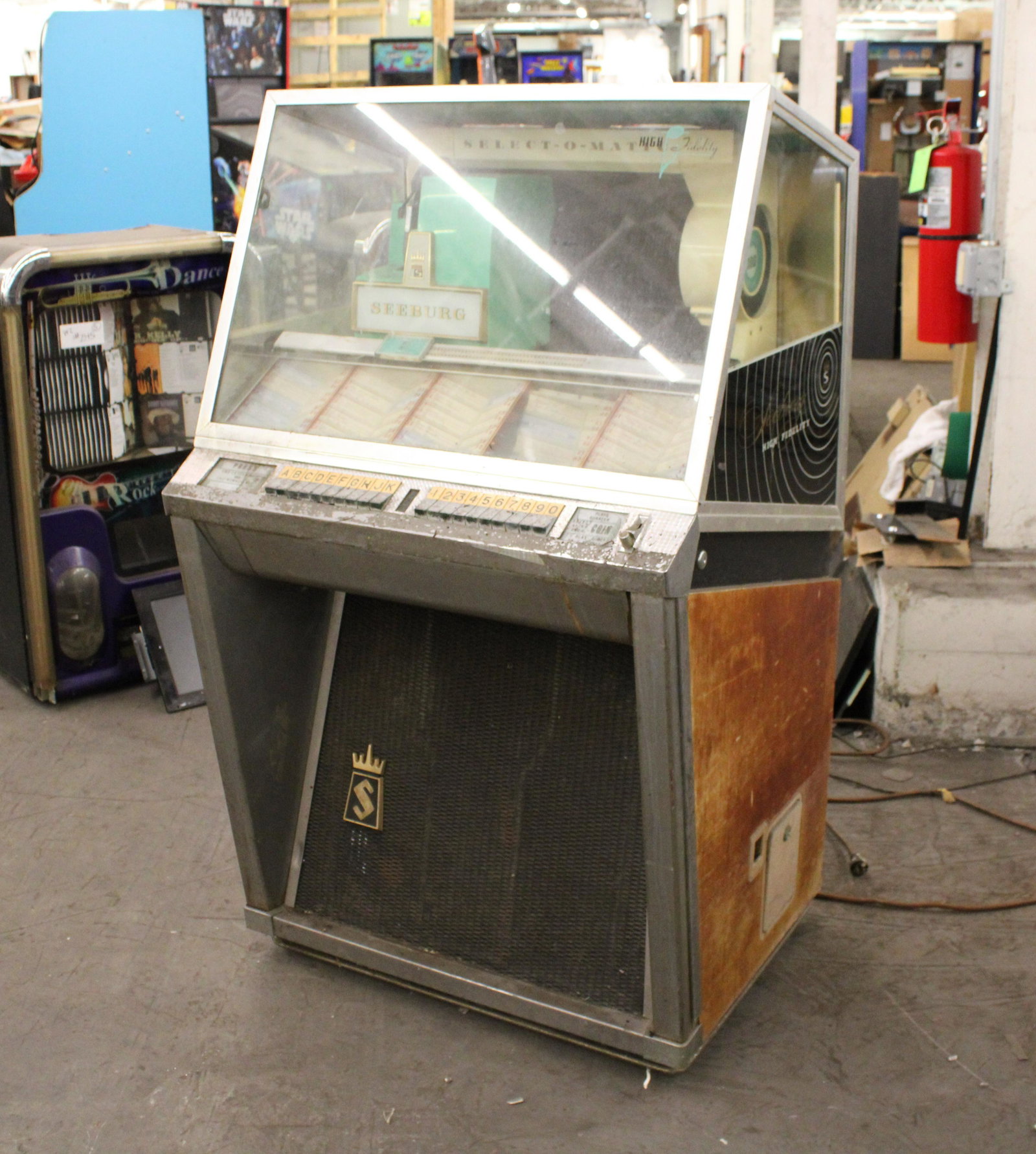 Seeburg Model L Jukebox, 1957: Seeburg Model L Jukebox, 1957. As found, for restoration.