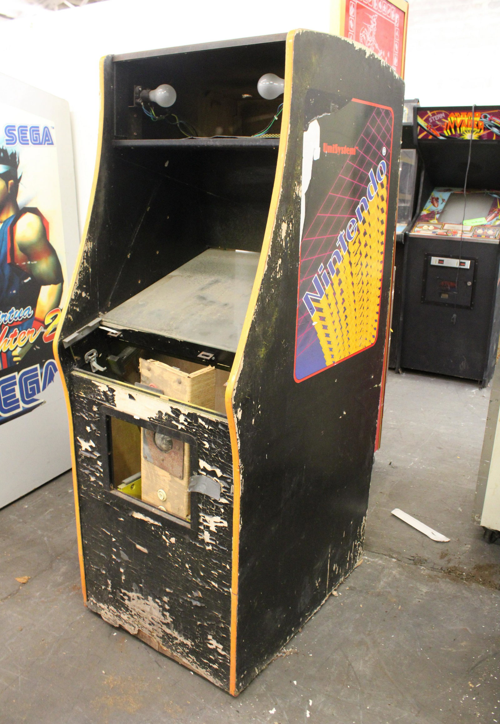Bally Midway Pac Man Arcade Cabinet: Bally Midway Pac Man Arcade Cabinet . As found.