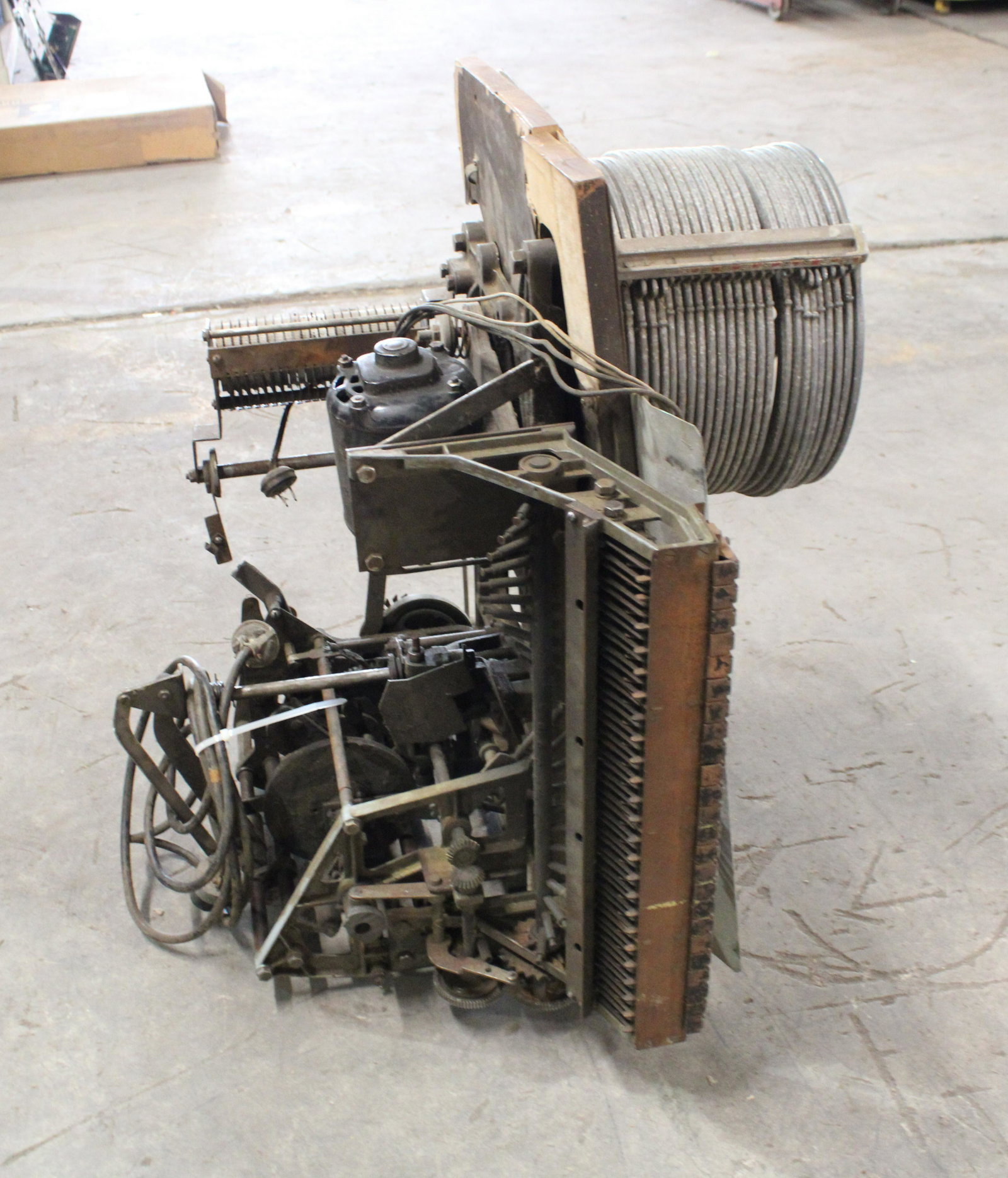 78 RPM Wurlitzer Jukebox Mechanism, Lot 1: 78 RPM Wurlitzer Jukebox Mechanism, Lot 1. As found for parts or restoration.