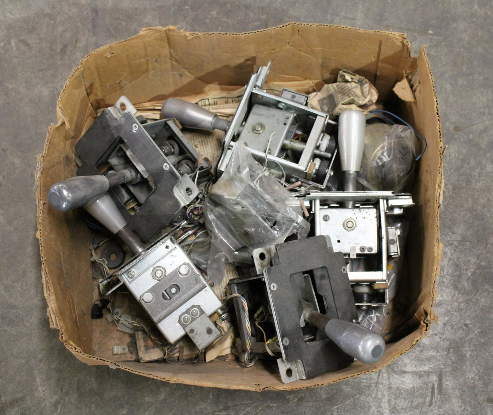 Arcade Machine Gear Shifters, Box Lot: Arcade Machine Gear Shifters, Box Lot. As found, untested.