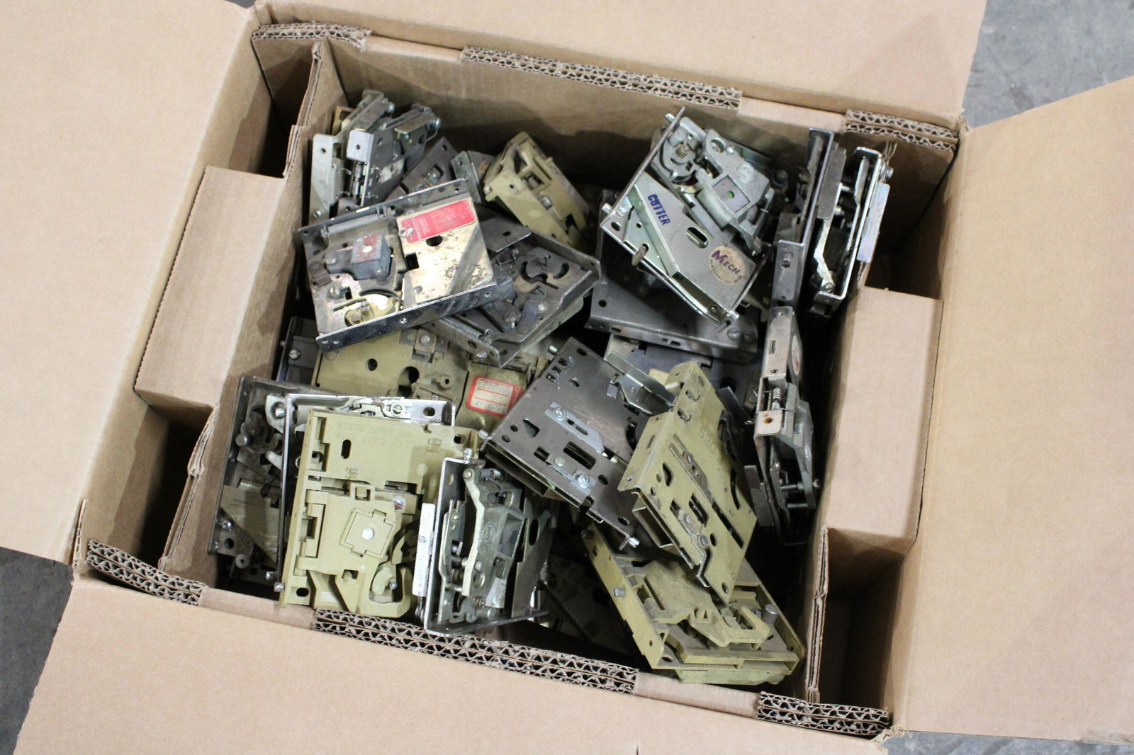 Pinball or Arcade Coin Mechs, Box Lot (0226) on Jun 09, 2022 Jaybird