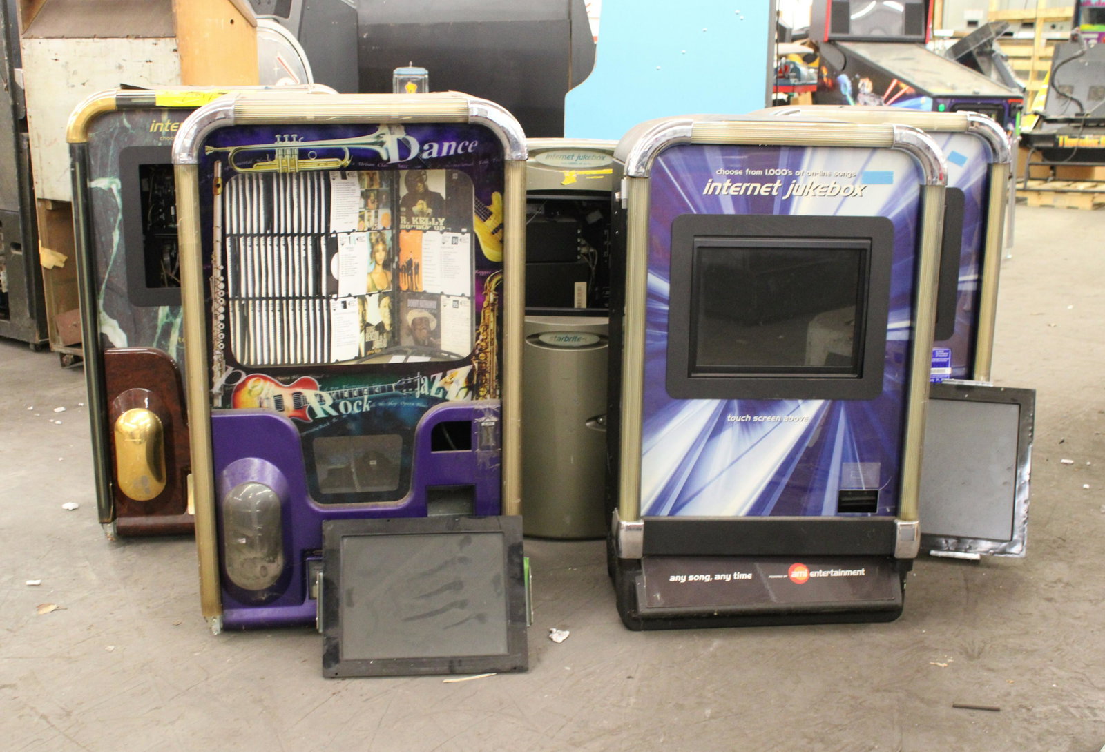 FIVE Internet Jukeboxes: FIVE Internet Jukeboxes. As found for parts or restoration.