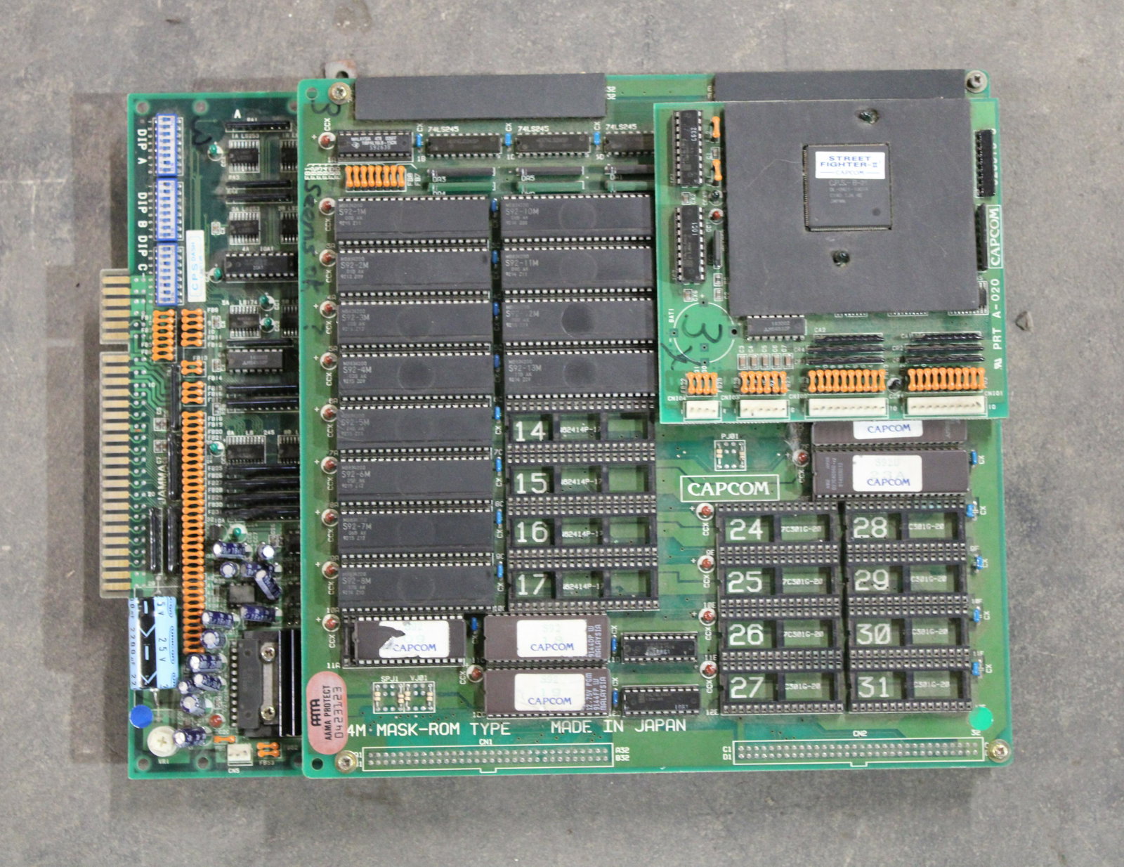 Capcom Street Fighter II Arcade Game Board Set: Capcom Street Fighter II Arcade Game Board Set. Untested.