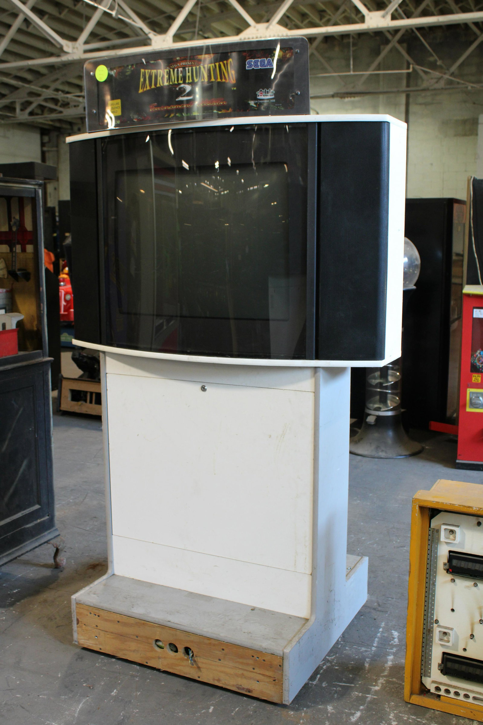 Sega Extreme Hunting Arcade Cabinet: Sega Extreme Hunting Arcade Cabinet. Screen portion only, no controls. For parts or repair.