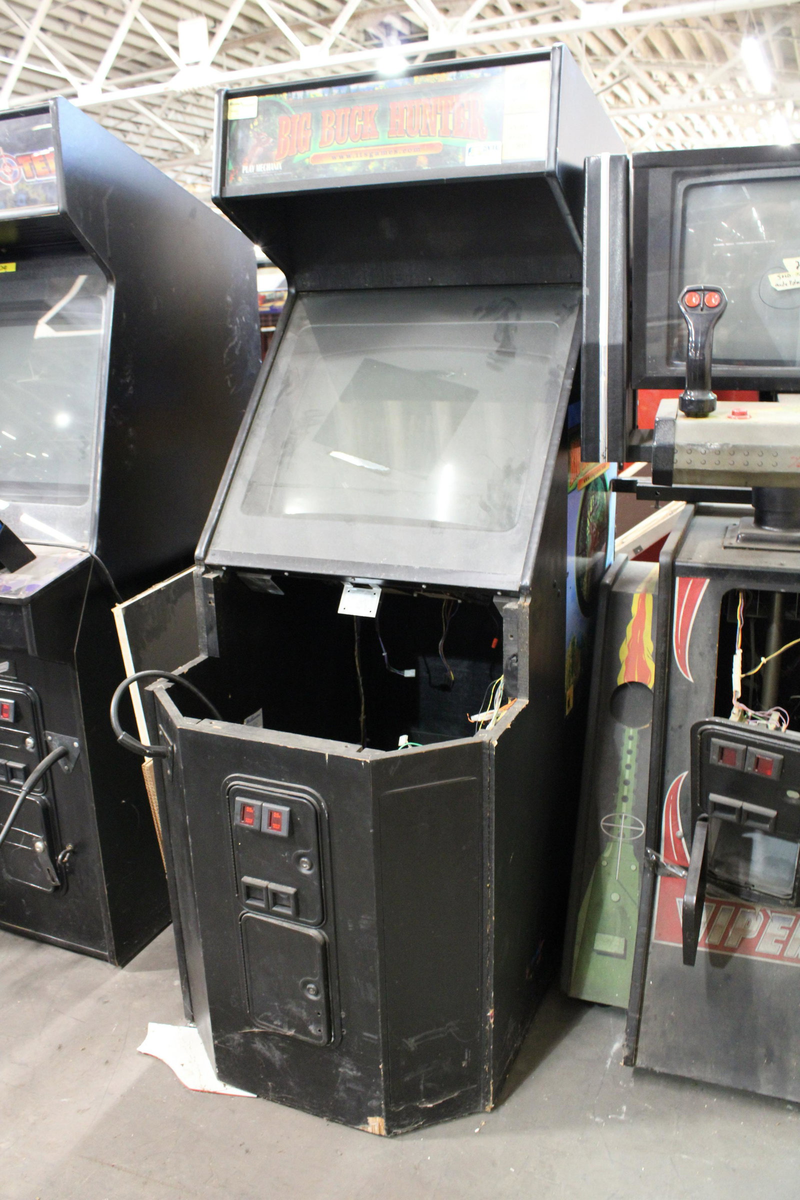 Big Buck Hunter Arcade in Midway Cabinet: Big Buck Hunter Arcade in Midway Cabinet. No control panel. For parts or repair.