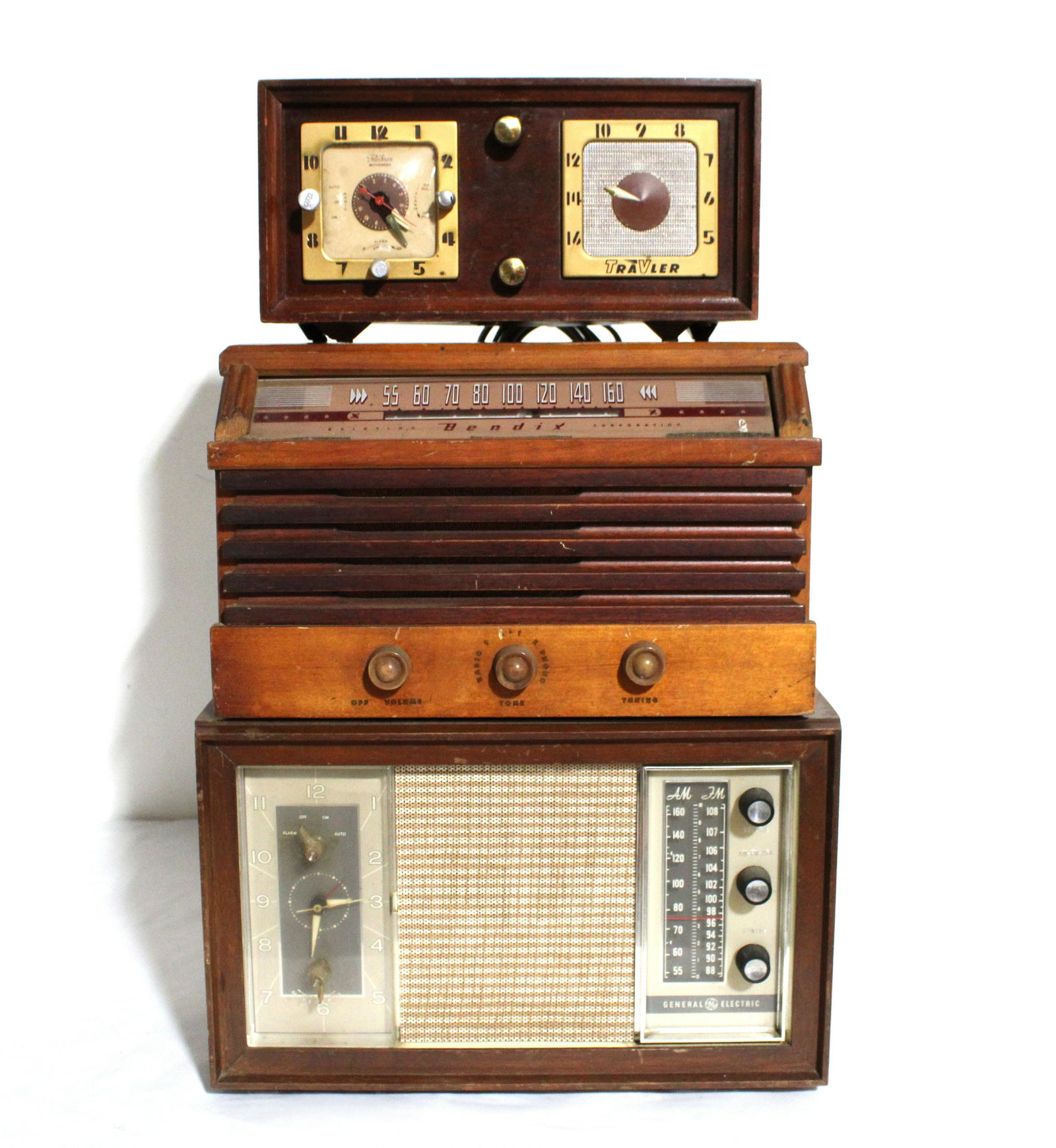 Wooden Radios incl. G.E. and Bendix: Wooden Radios incl. G.E. and Bendix. GE and Traveler Clock radio are working. Bendix does not work. DImensions of General Electric Radio: 9 x 15 x 7. *Shipping now available via Live Shipping through