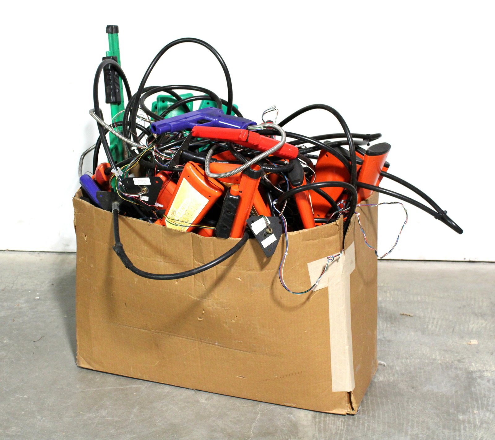 Large Lot of Asstd Arcade Game Guns / Rifle incl. Big Buck Hunter: Large Lot of Asstd Arcade Game Guns / Rifle incl. Big Buck Hunter. Sold as is, untested. Dimensions: 37 x 37 x 22. *Shipping now available via Live Shipping through Live Auctioneers. Please see terms 
