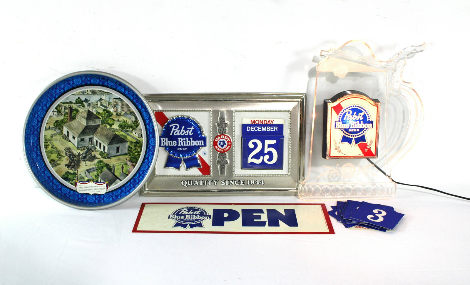 Pabst Blue Ribbon PBR Beer Signs and Tray: Pabst Blue Ribbon PBR Beer Signs and Tray. Light works. Dimensions of light up: 16 x 12 x 4. *Please see terms for shipping details.