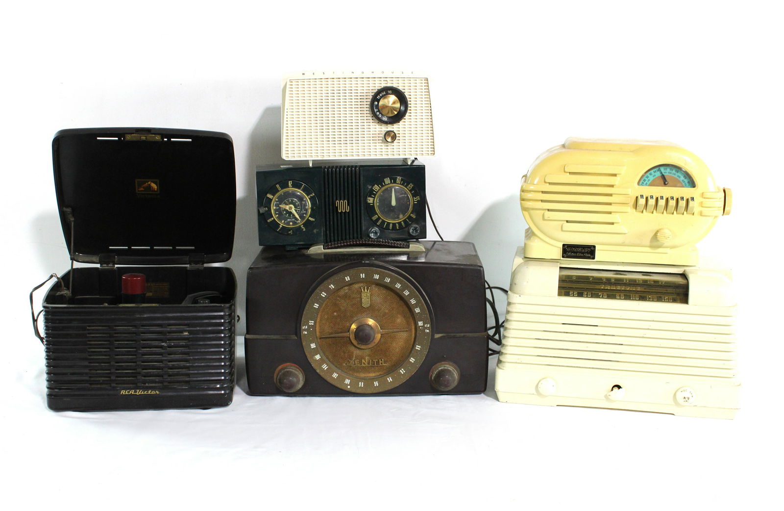 RCA Record Player and Radios incl. Zenith Bakelite: RCA Record Player and Radios incl. Zenith Bakelite. Untested, sold as-is. Dimensions of RCA: 7 x 11 x 12. *Please see terms for shipping details.