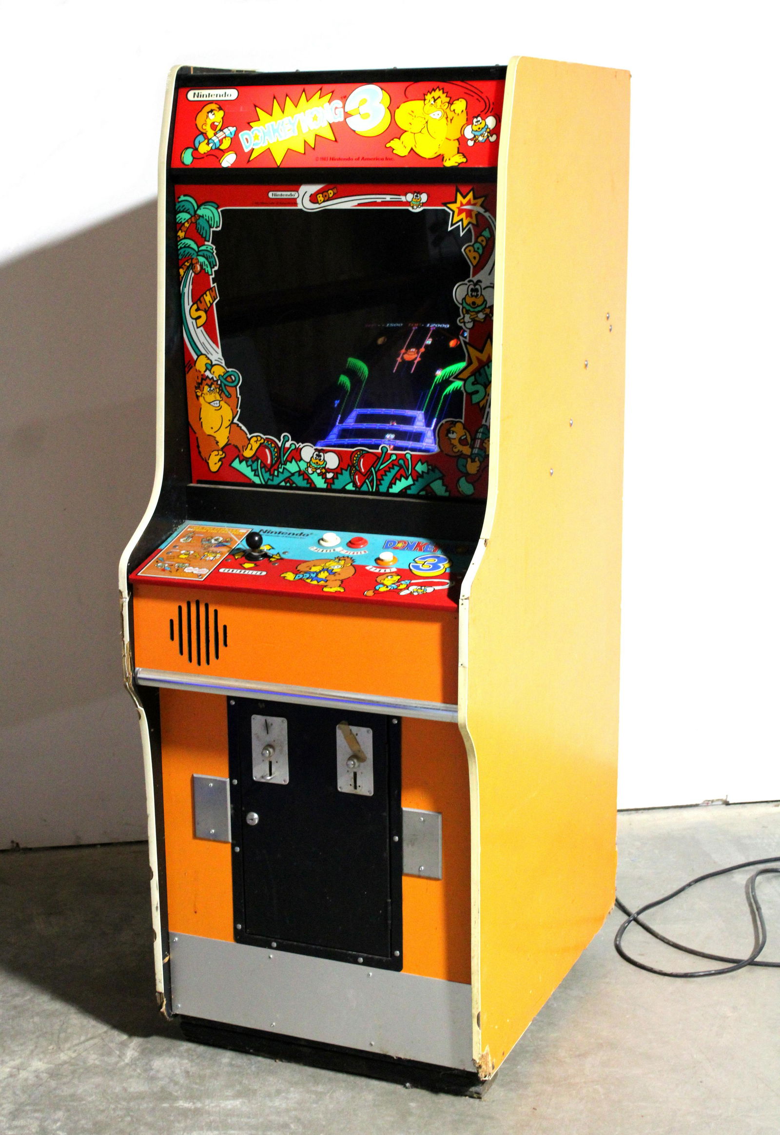 Nintendo Donkey Kong 3 Arcade Game (1 of 3)