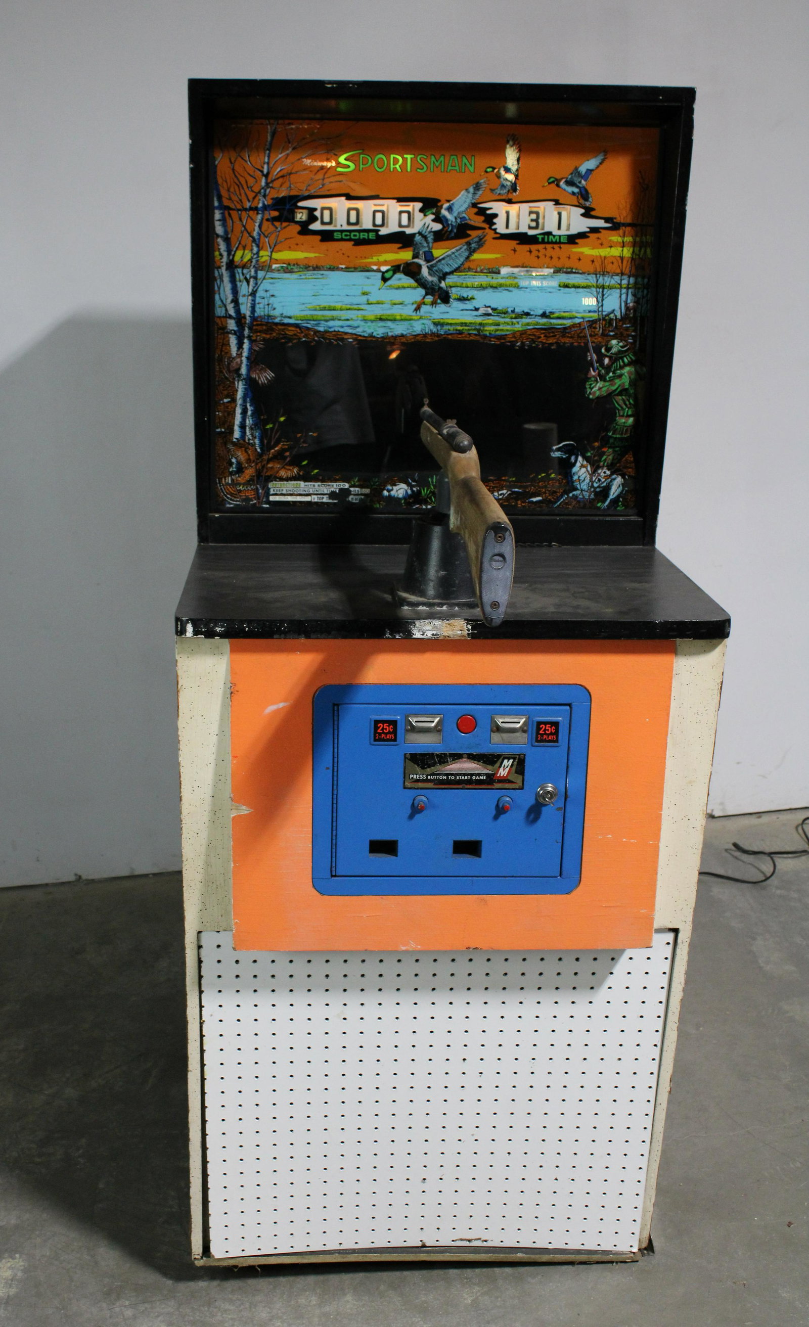 Midway Sportsman Rifle Shooting Gallery Arcade Game: Midway Sportsman Rifle Shooting Gallery Arcade Game. Game plays. Gun doesn't work. Comes with new gun. This item requires third party shipping or pickup arrangements to be made. Dimensions: 70 x 29 x 