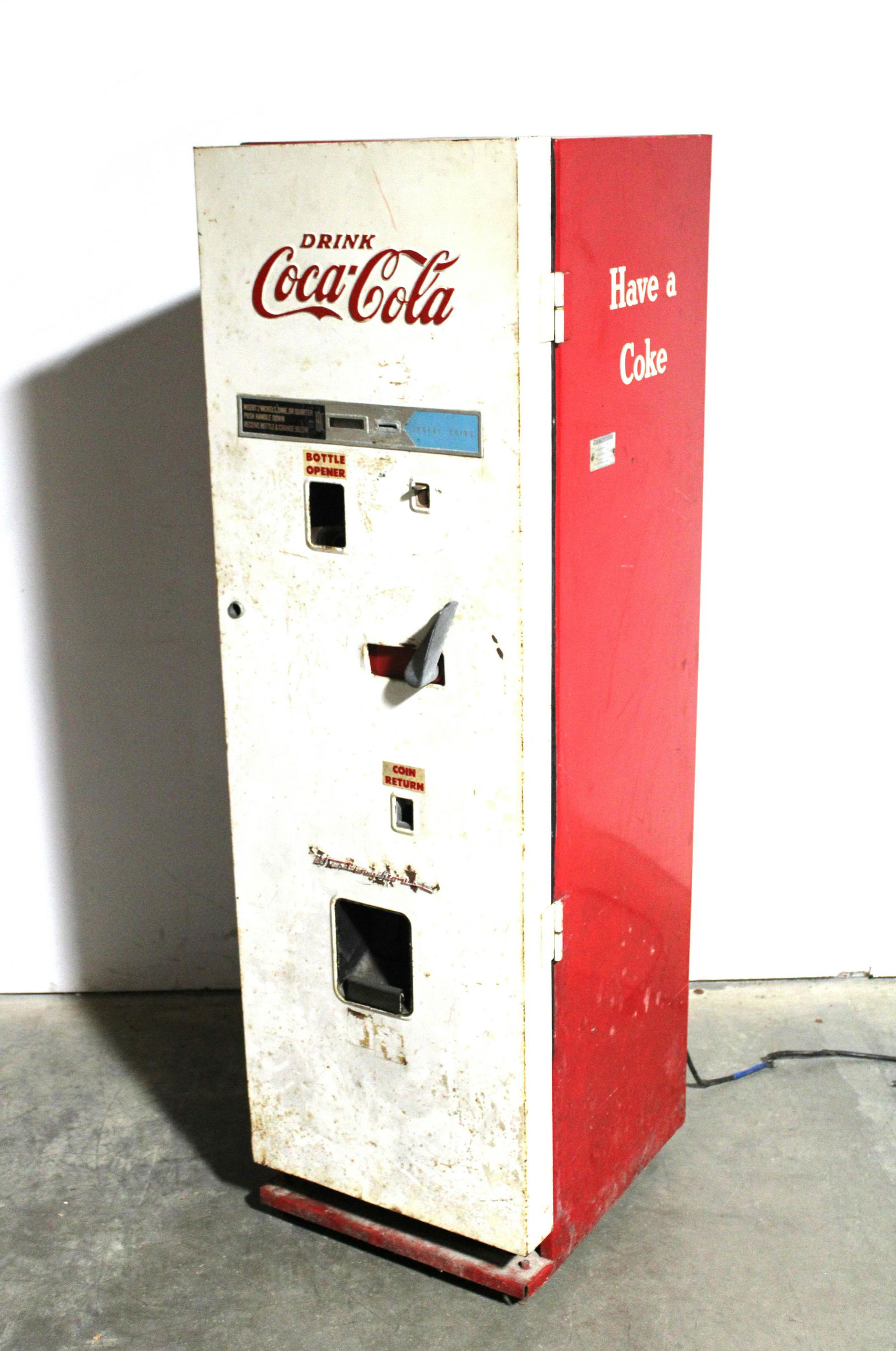 Coca Cola Westinghouse Vending Machine Model WC-44SK (1 of 3)