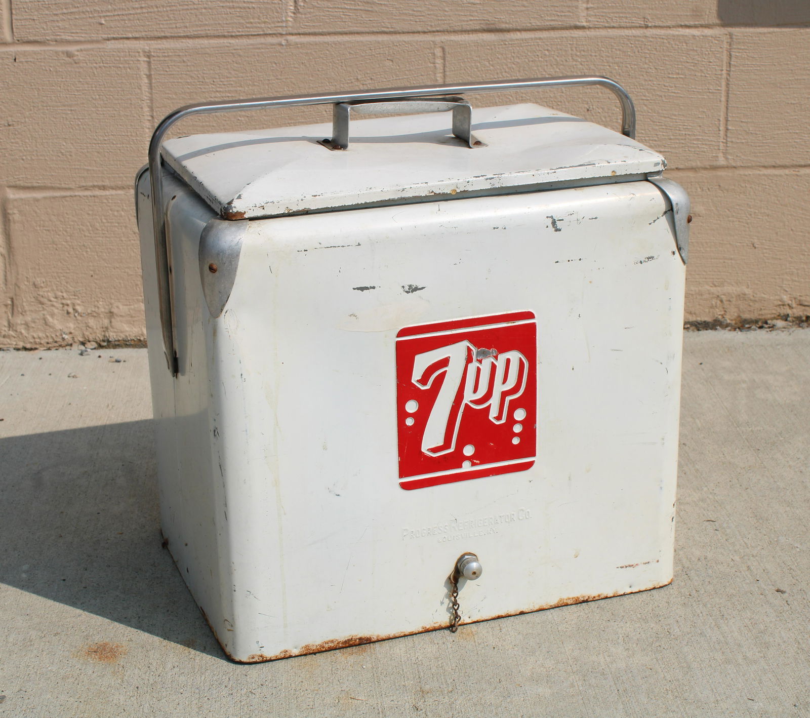 7-Up Embossed Picnic Cooler (1 of 3)