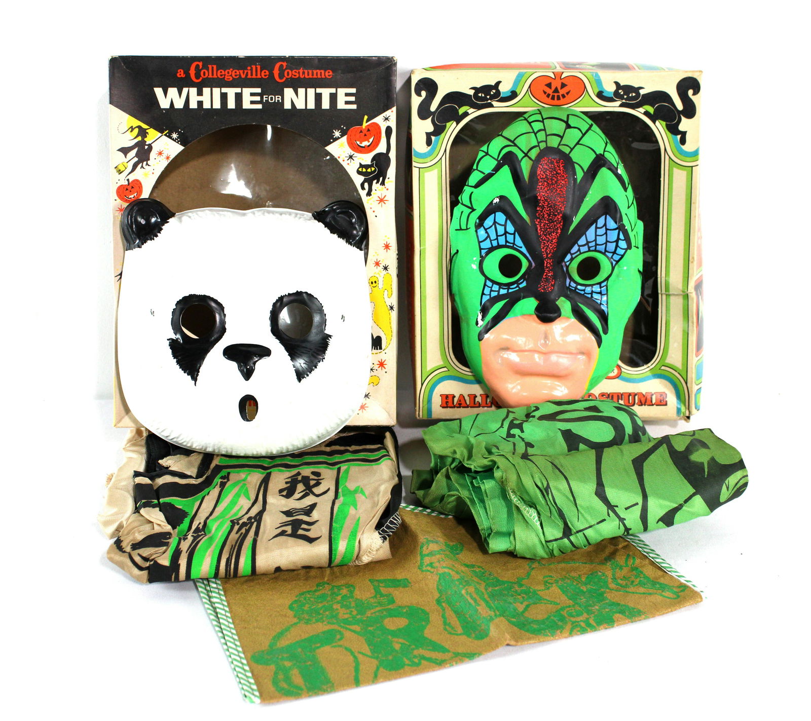 Vintage Halloween Costumes incl. Spider and Panda: Vintage Halloween Costumes incl. Spider and Panda. In-house shipping available. Dimensions of one box: 3 x 9 x11