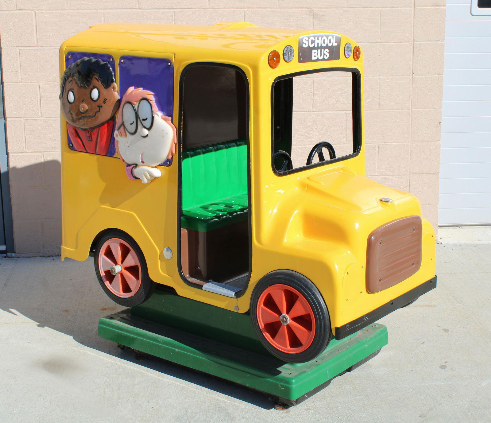 Rugrats School Bus Coin Op Kiddie Ride (1 of 4)