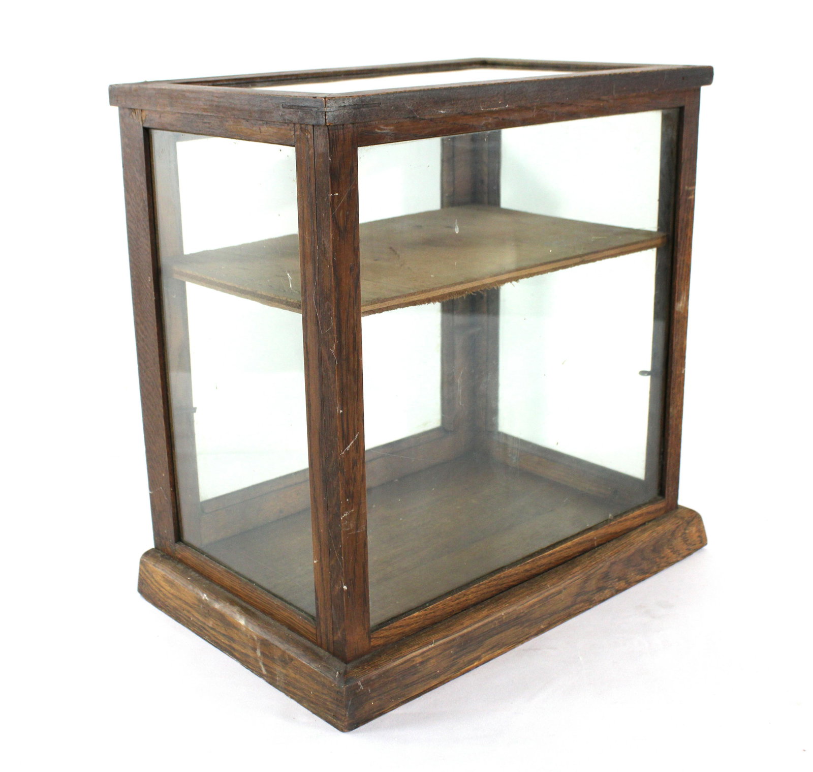 Prince Alberts Smoking Tobacco Glass Display Case: Prince Alberts Smoking Tobacco Glass Display Case. This item requires third party shipping or pickup arrangements to be made. Dimensions: 17 x 17 x 12