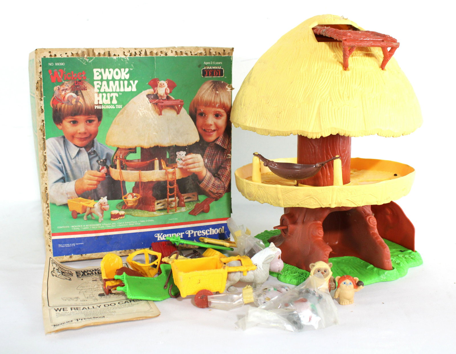 Star Wars Return of the Jedi Ewok Family Hut by Kenner: Star Wars Return of the Jedi Ewok Family Hut by Kenner. May be missing pieces. Dusty. In-house shipping available. Dimensions of box: 13 x 12 x 12