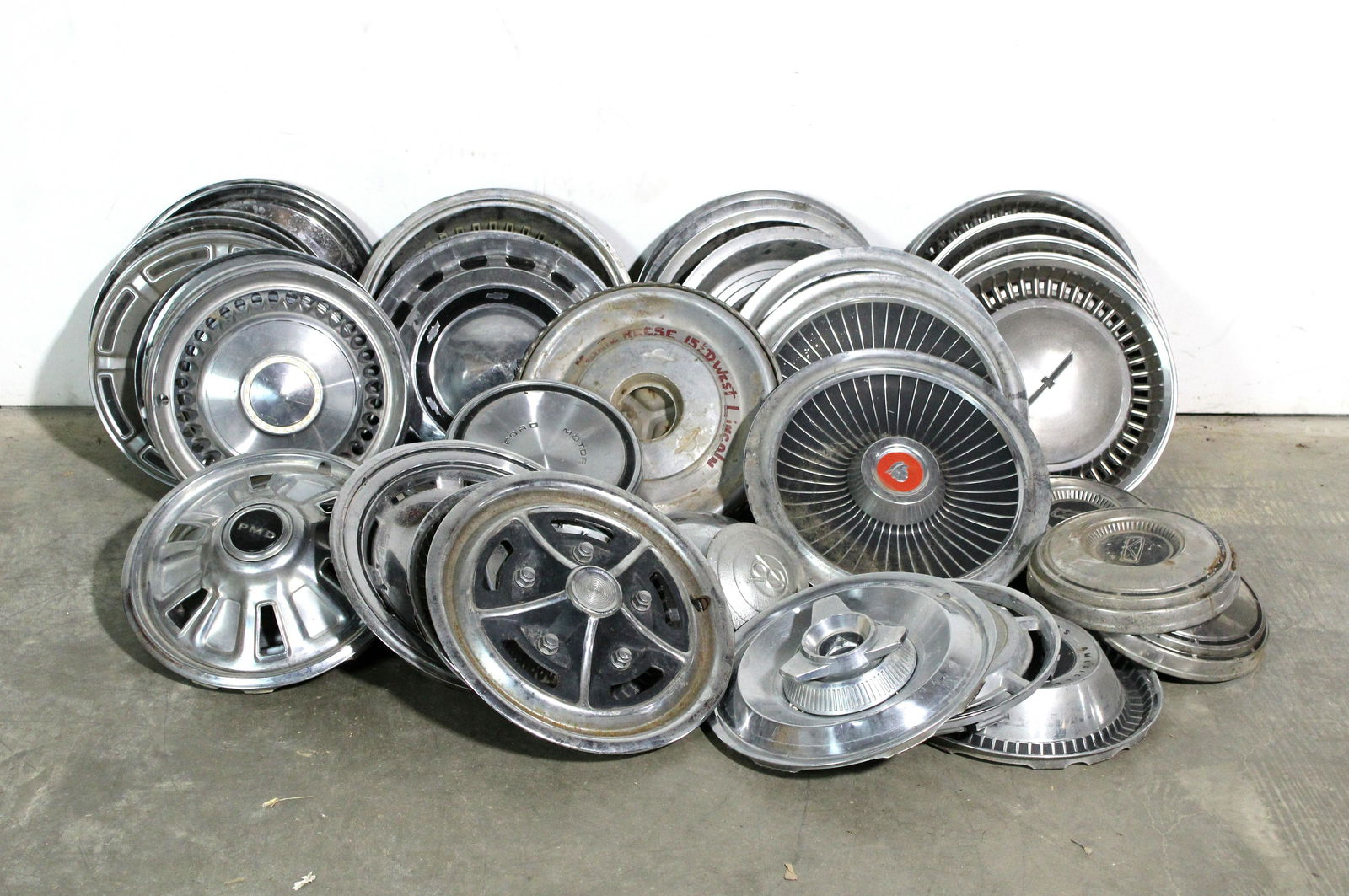 Large Lot of Assorted Hub Cabs (1 of 1)