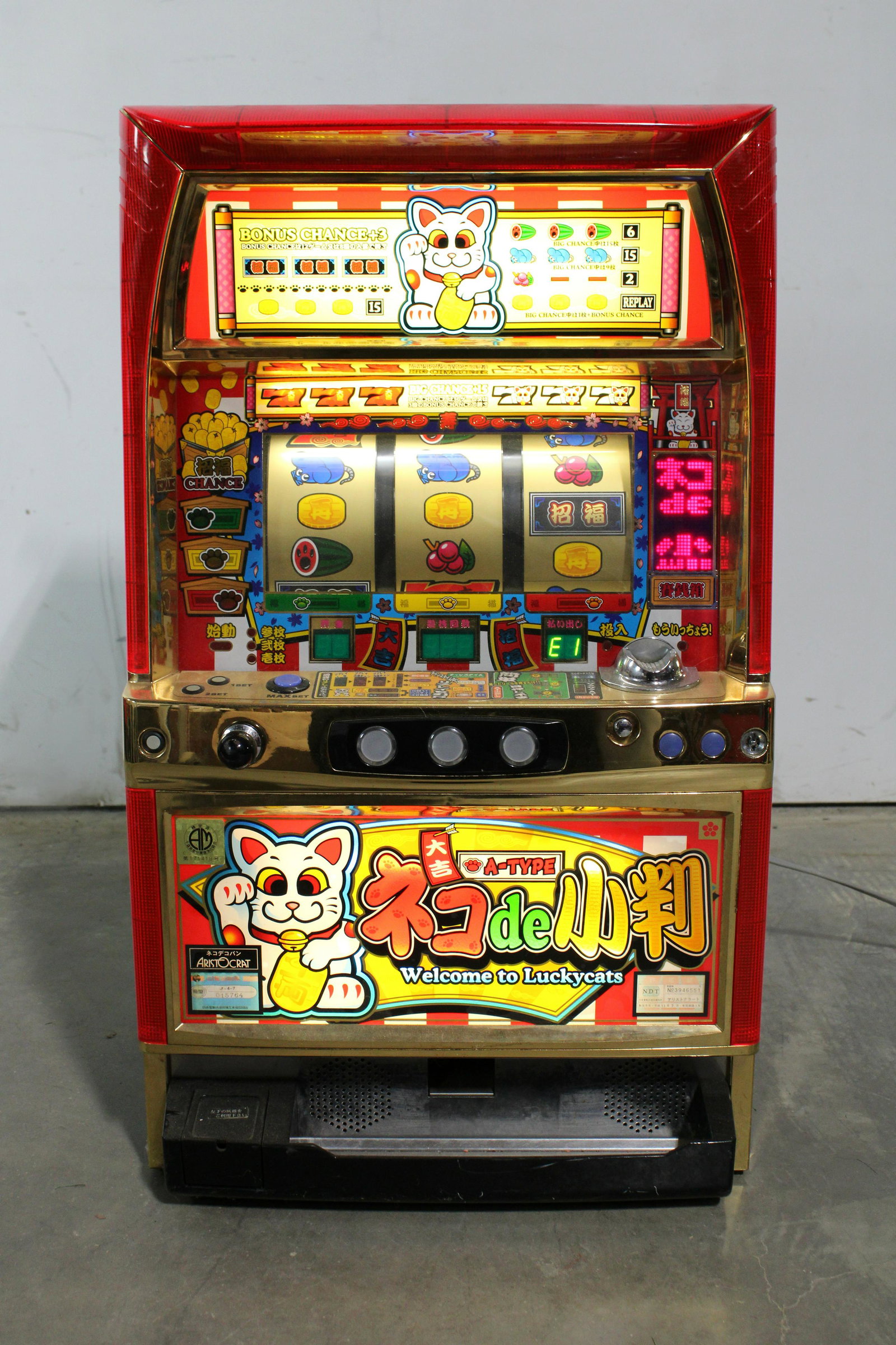 Lucky Cats Japanese Slot Machine (1 of 2)