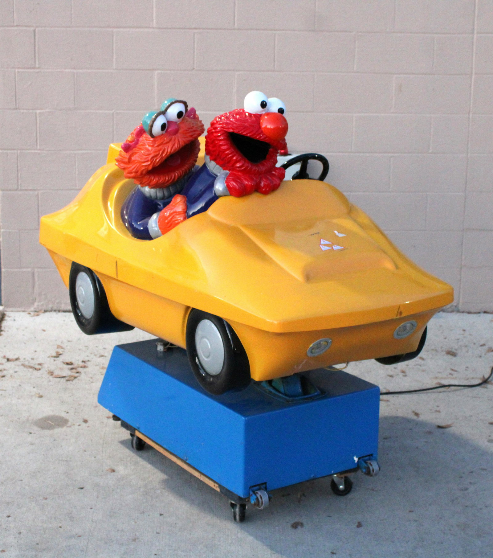 Sesame Street Zoe and Elmo Coin Op Kiddie Ride (1 of 2)