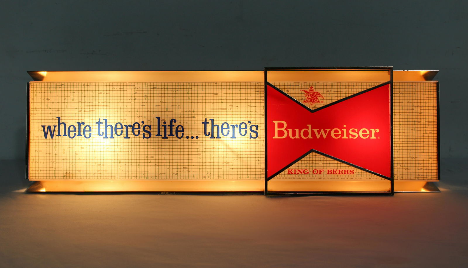 Budweiser Beer Light Up Advertising Sign (1 of 3)