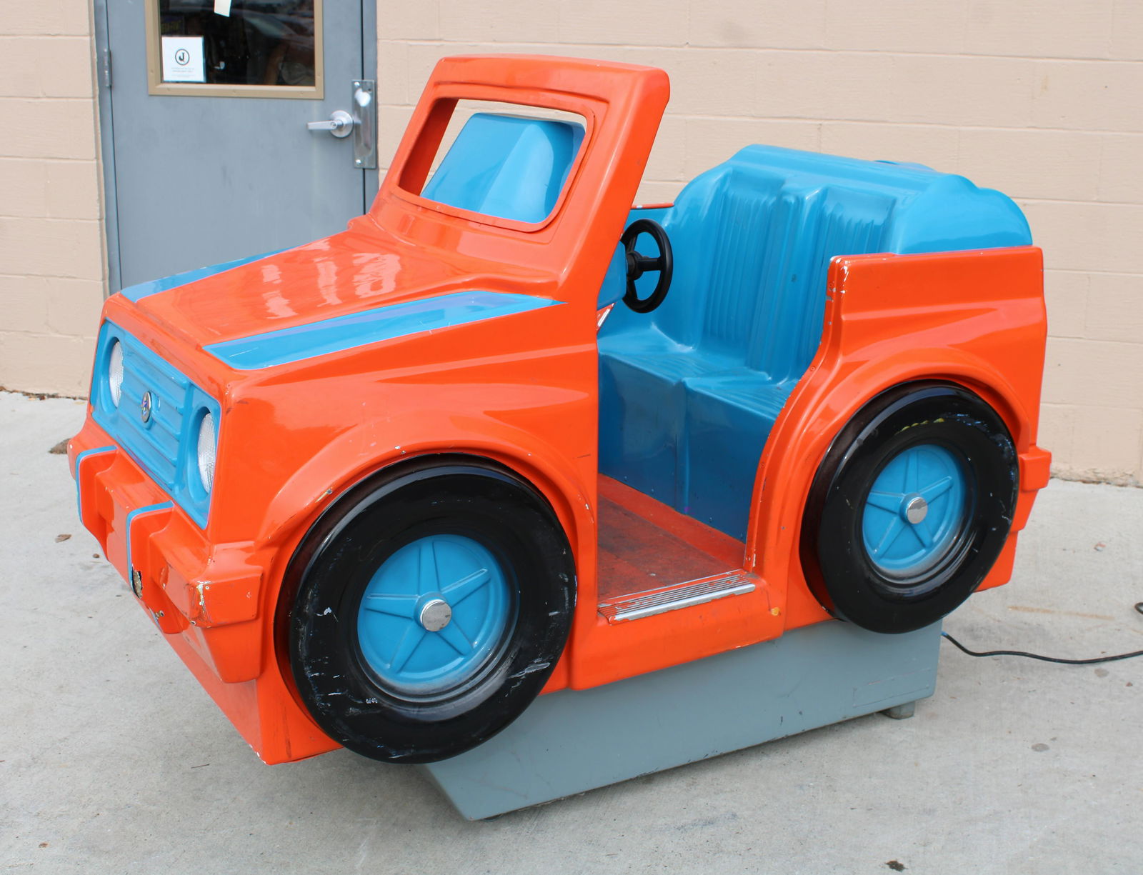 Safari Orange Jeep Kiddie Ride (1 of 3)