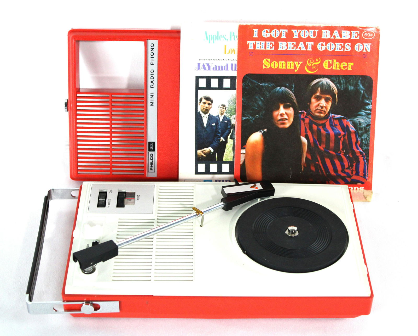 Philco/ Ford Model R-1376R Hip Pocket Record Player/ Radio, 1960s: 1960s Philco/ Ford Model R-1376R Hip Pocket Record Player/ Radio combo. This will play any 33 1/3 or 45rpm record from the 4" hip pocket up to a full size album. Includes two hip pocket records. In-ho