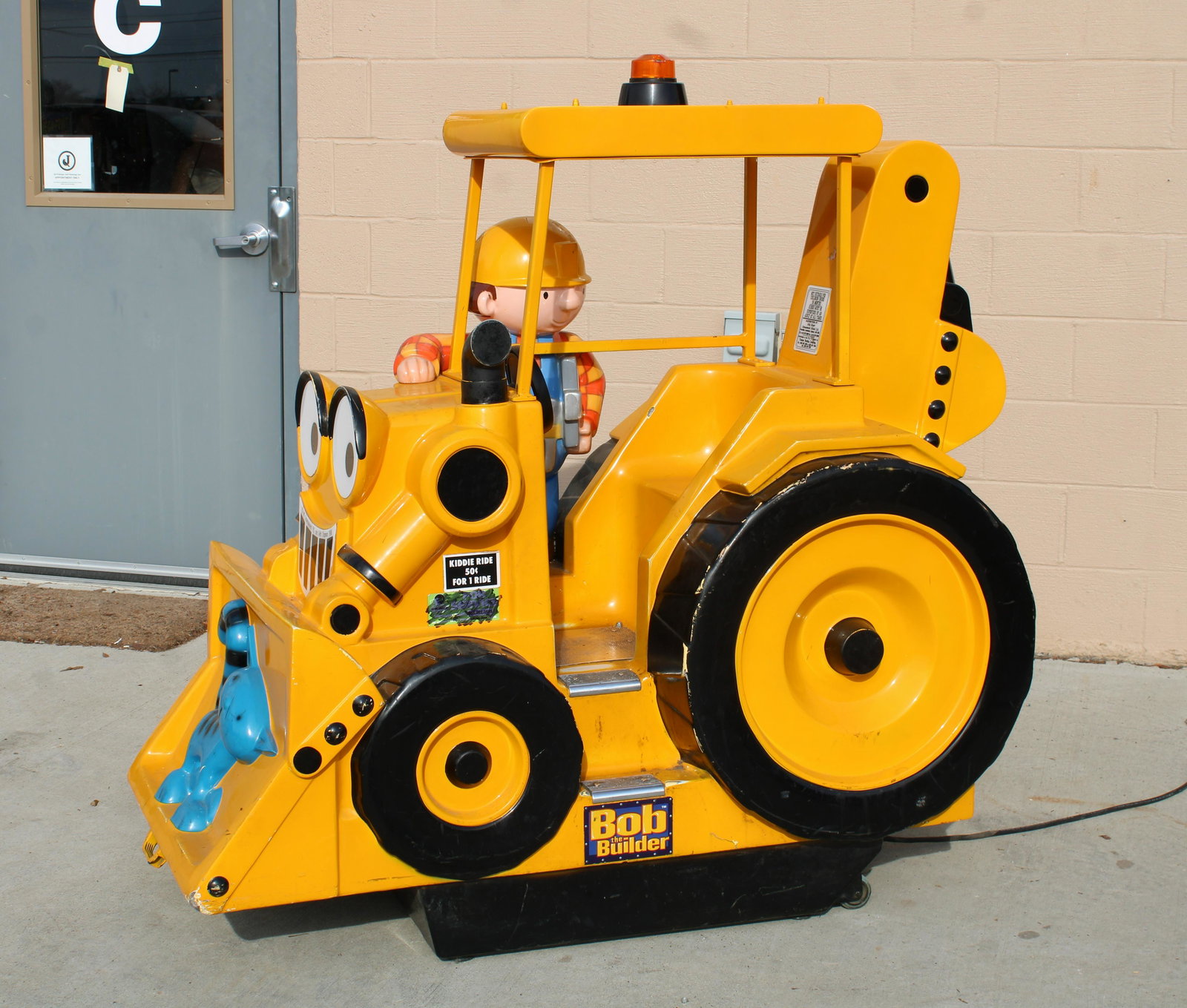 Bob The Builder Coin Op Kiddie Ride: Bob The Builder Coin Op Kiddie Ride. Not working. This item requires third party shipping or pickup arrangements to be made. Dimensions: 59 x 31 x 59