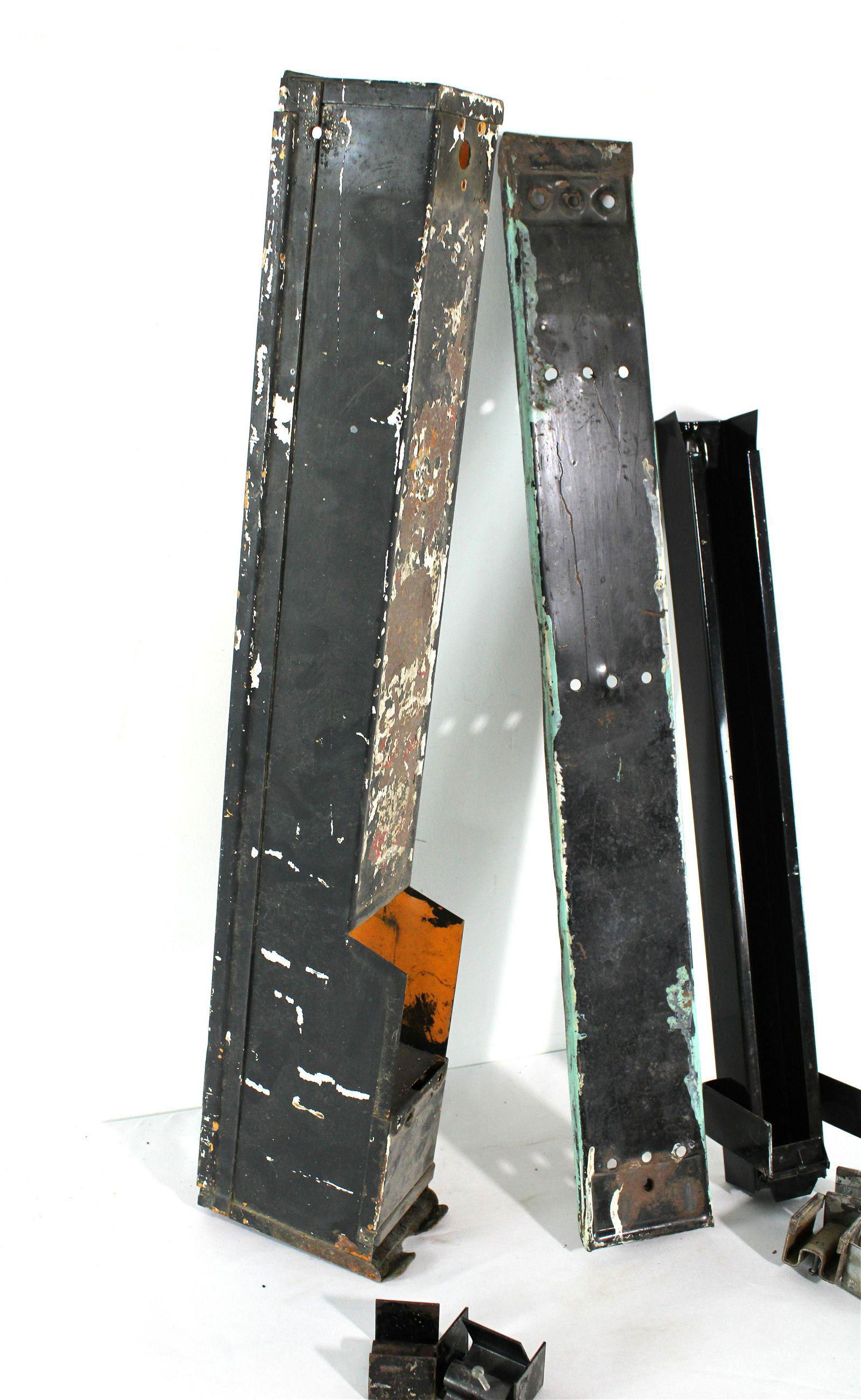 Harmon Coin Op Dispenser Shell / Parts (1 of 3)