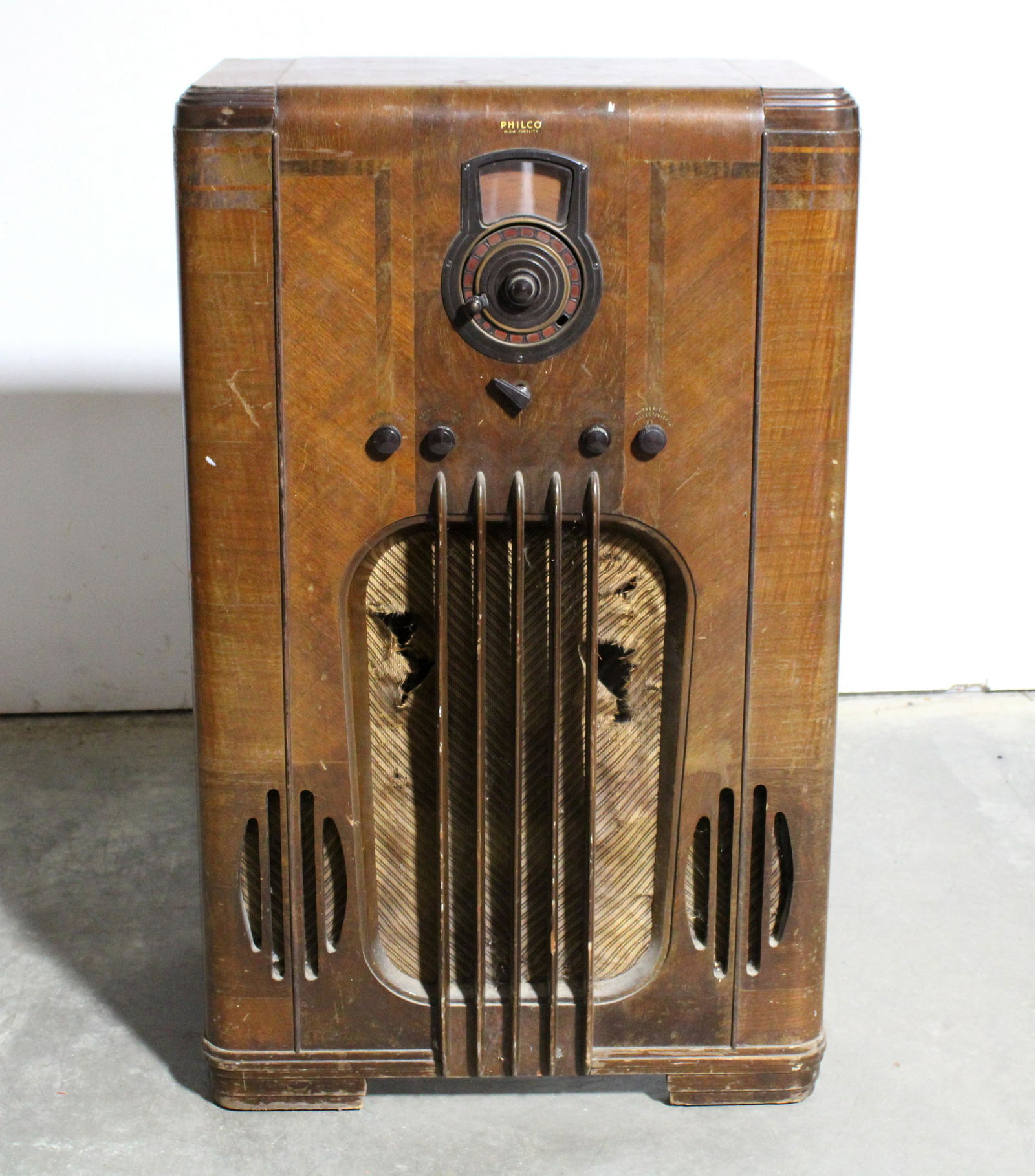 Philco Wooden Floor Tube Radio (1 of 2)